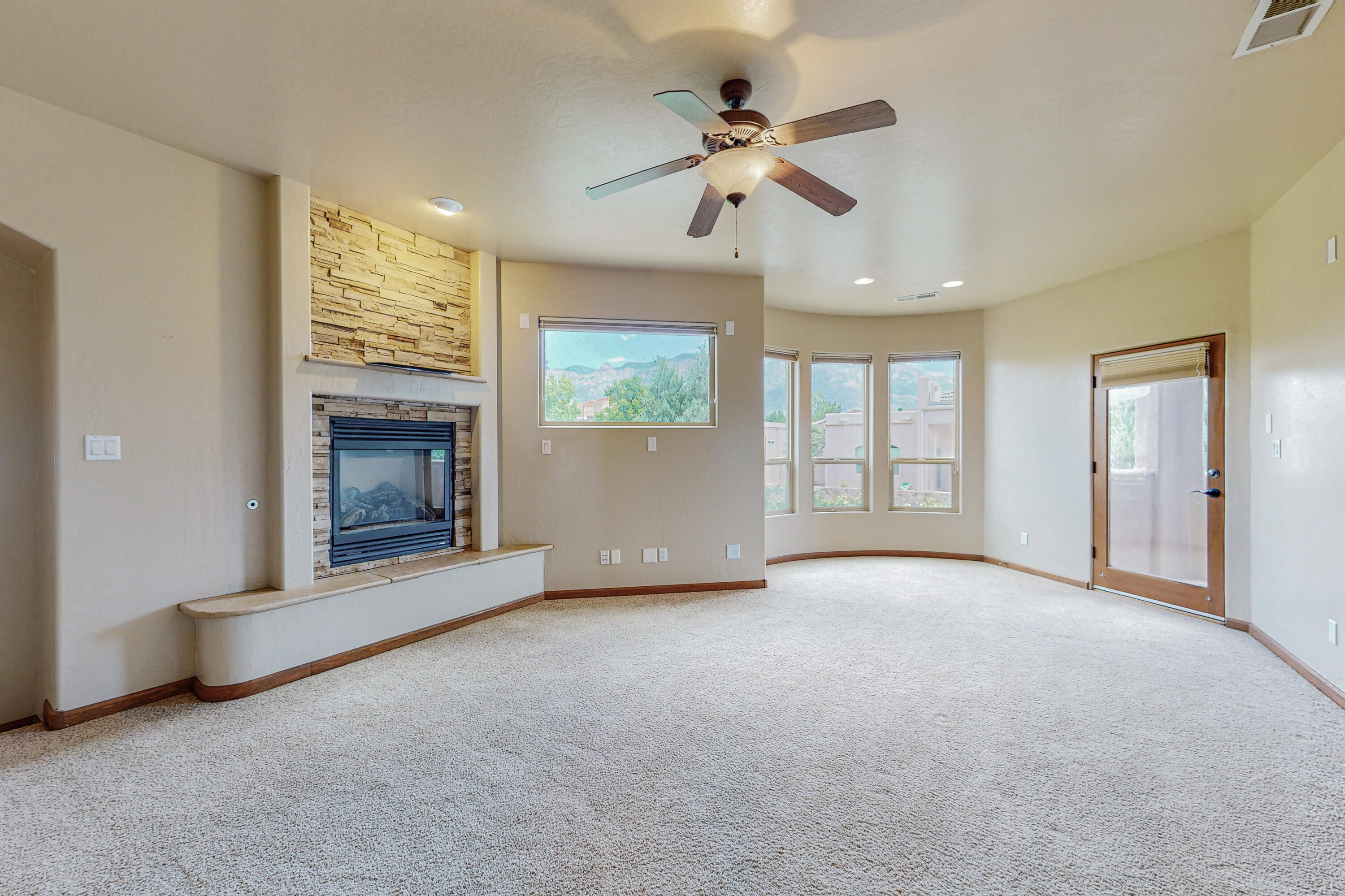8208 Grape Vine Court NE