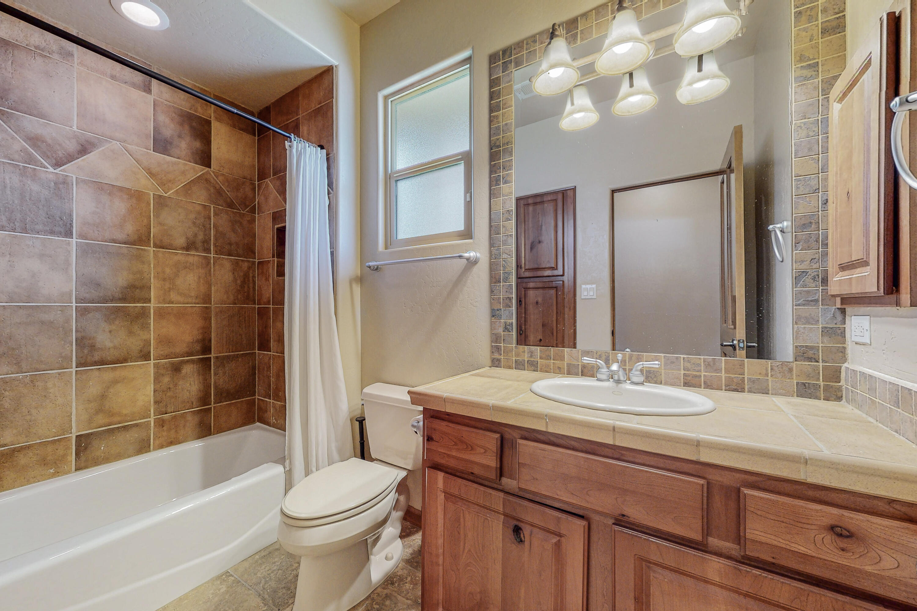 8208 Grape Vine Court NE