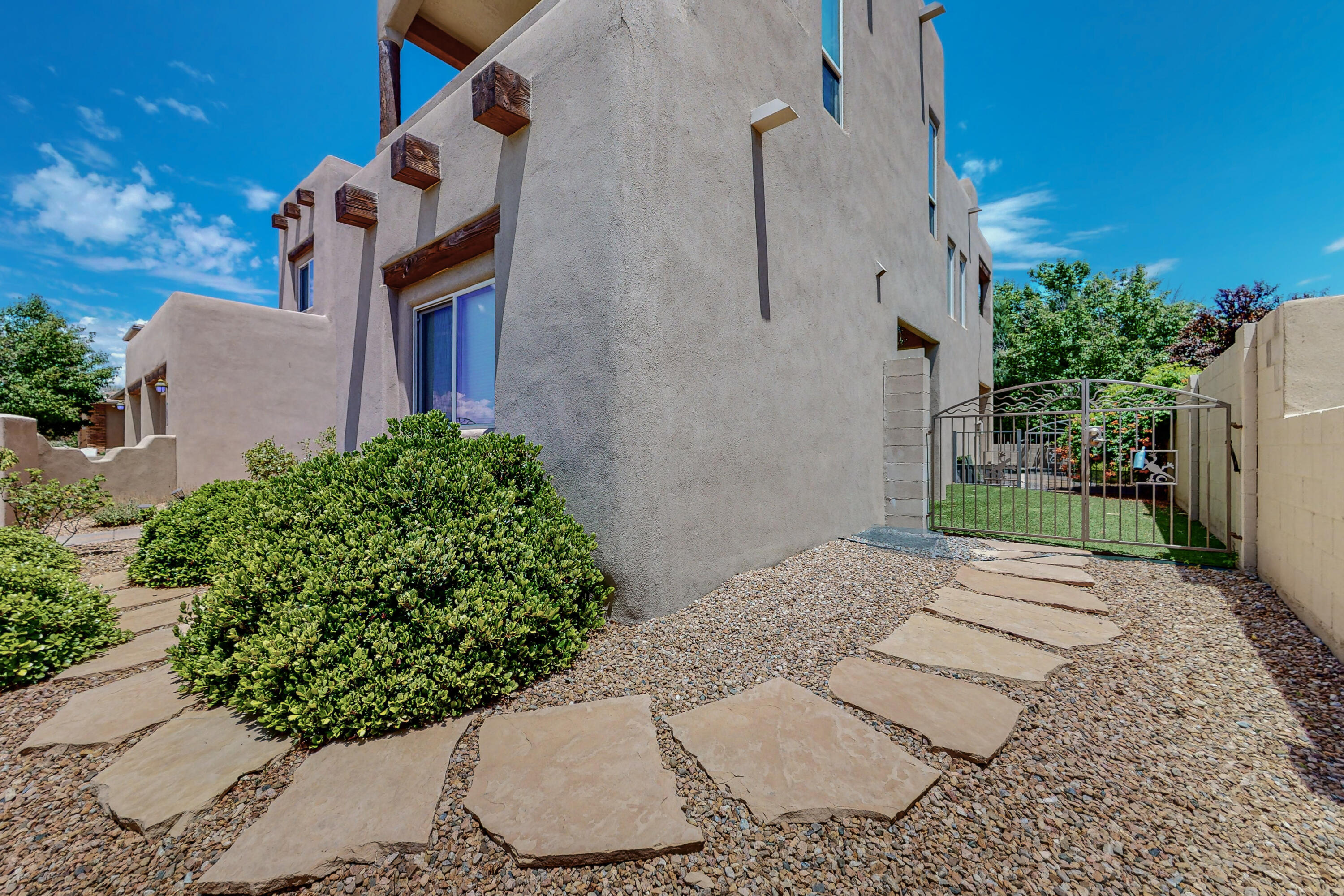 8208 Grape Vine Court NE