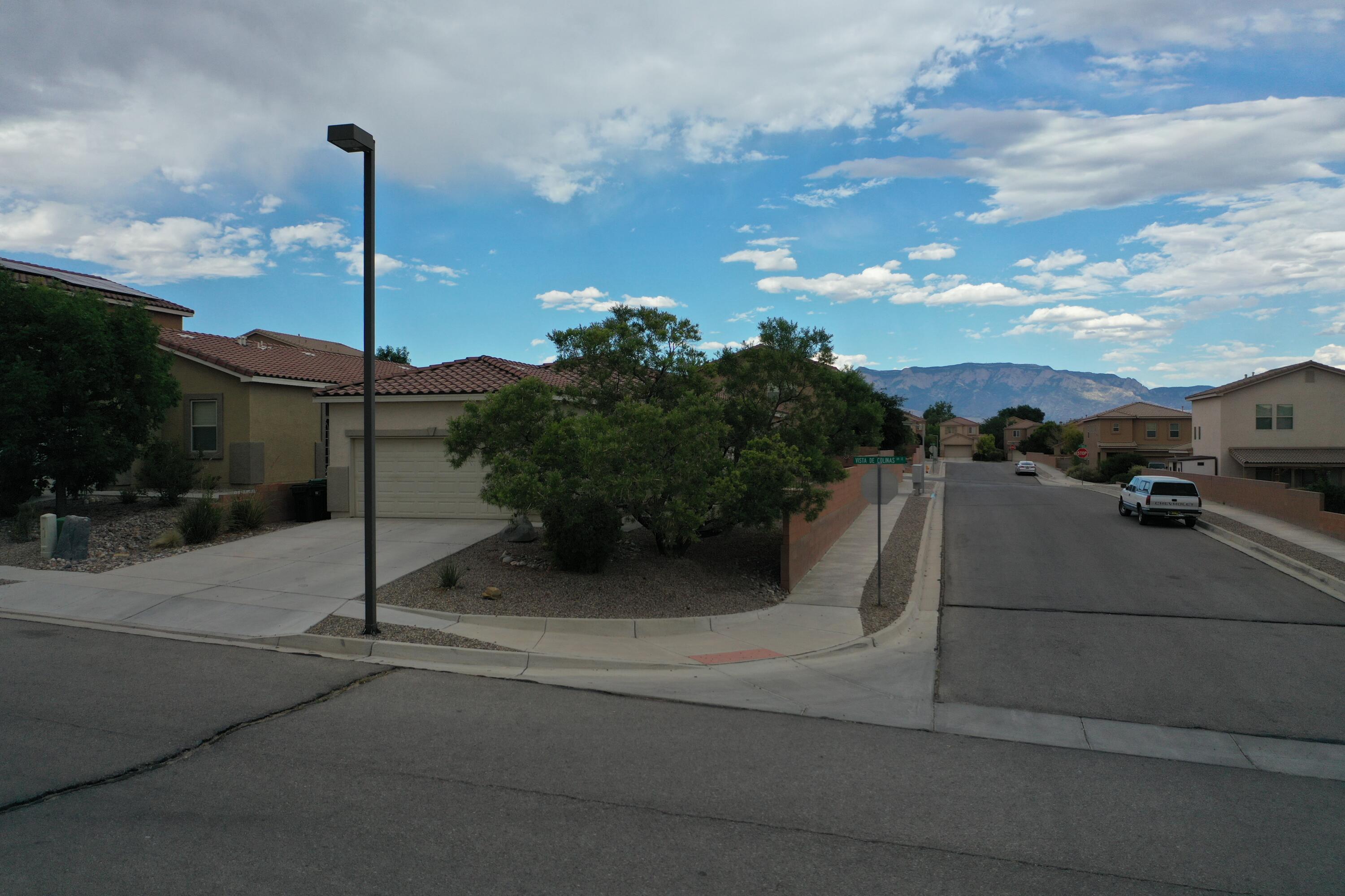 2231 Vista De Colinas Drive SE