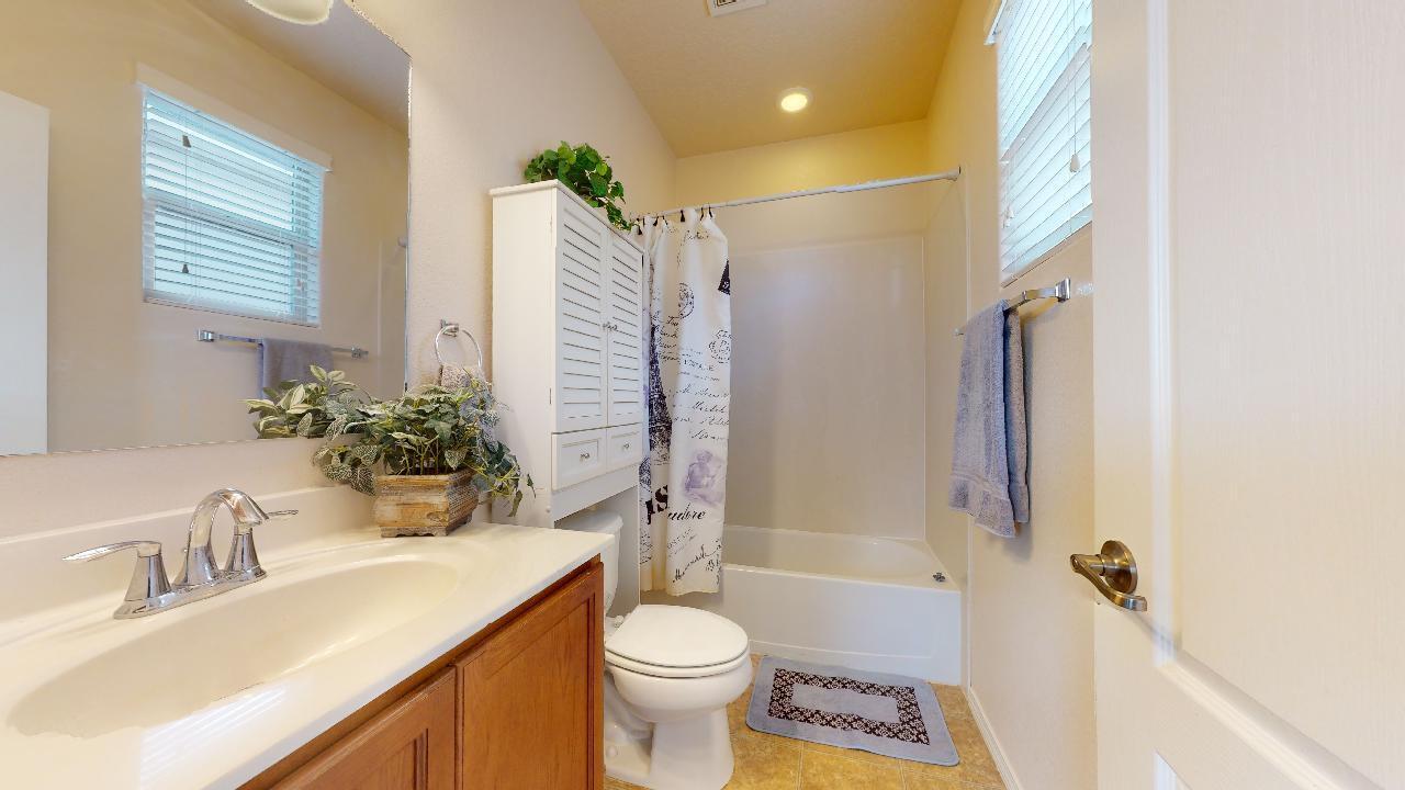 2231 Vista De Colinas Drive SE