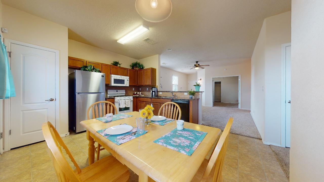 2231 Vista De Colinas Drive SE