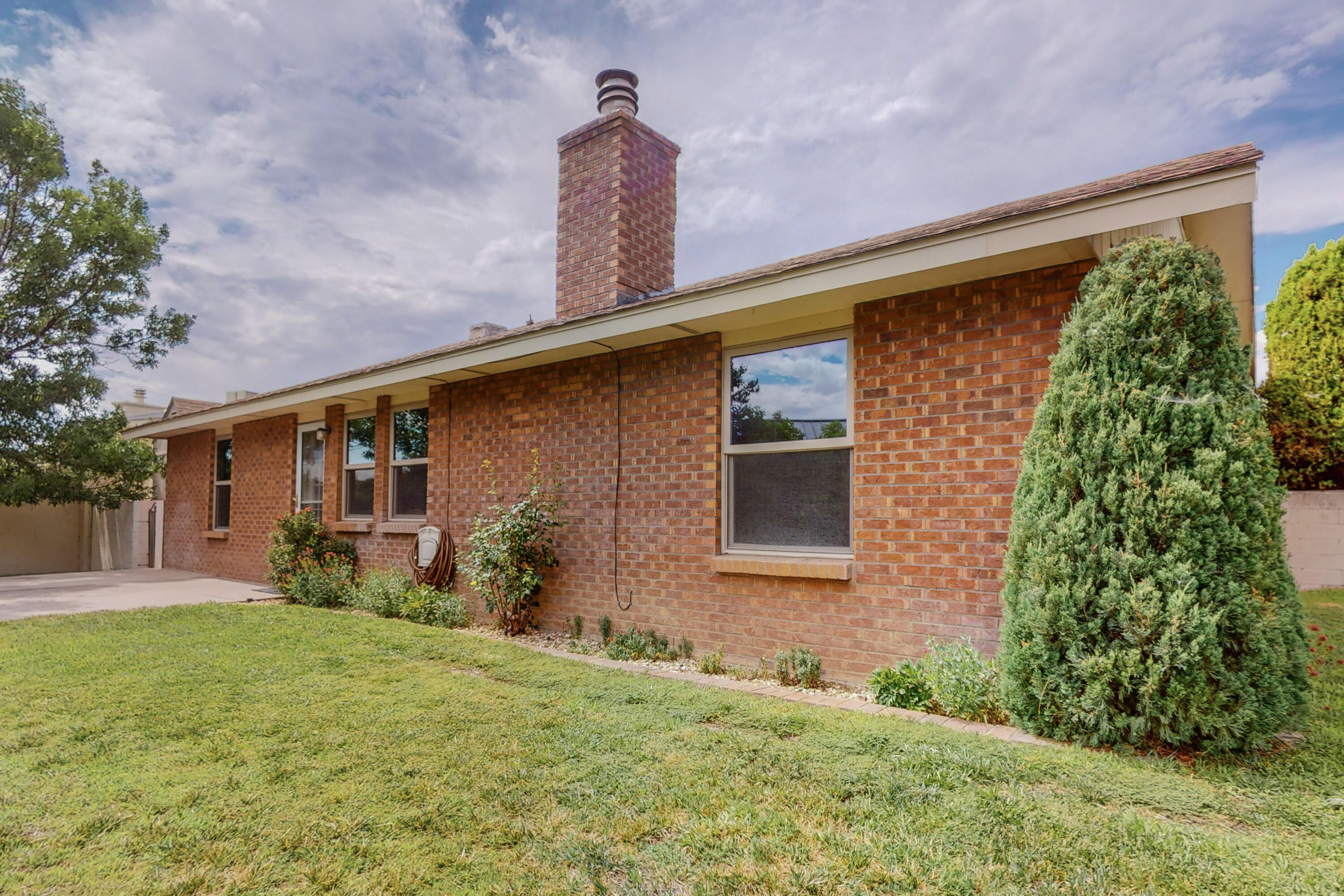 9632 Villa Del Rey NE