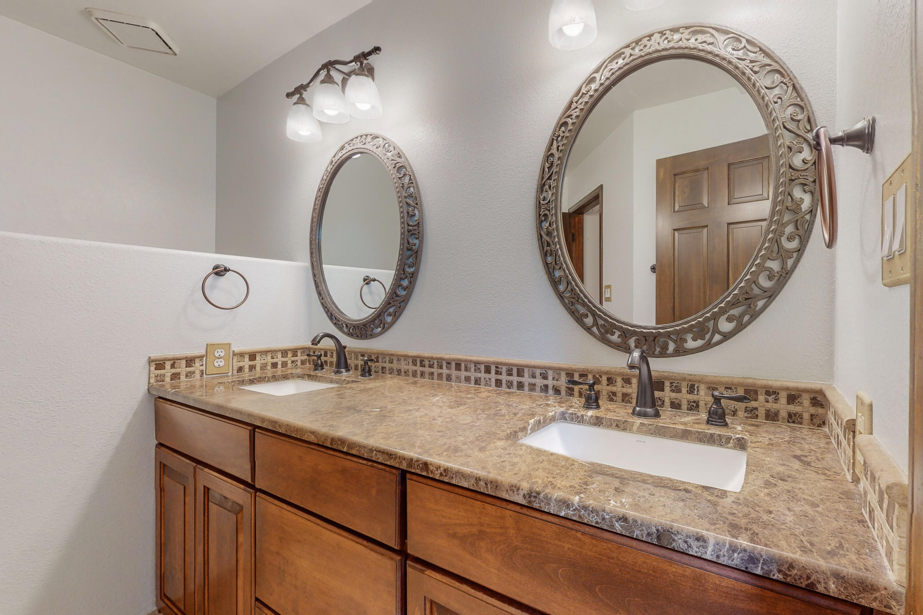 9632 Villa Del Rey NE