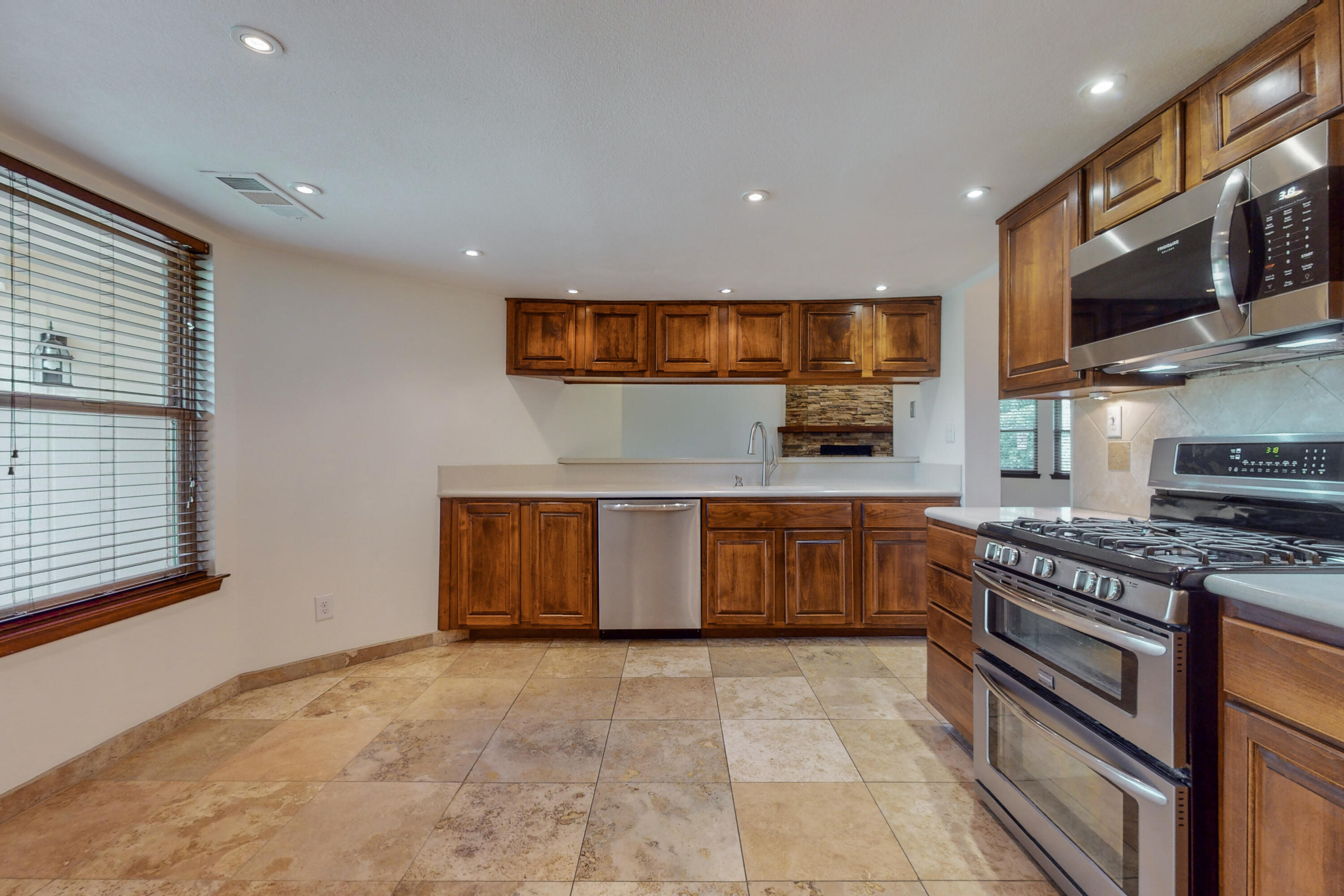 9632 Villa Del Rey NE
