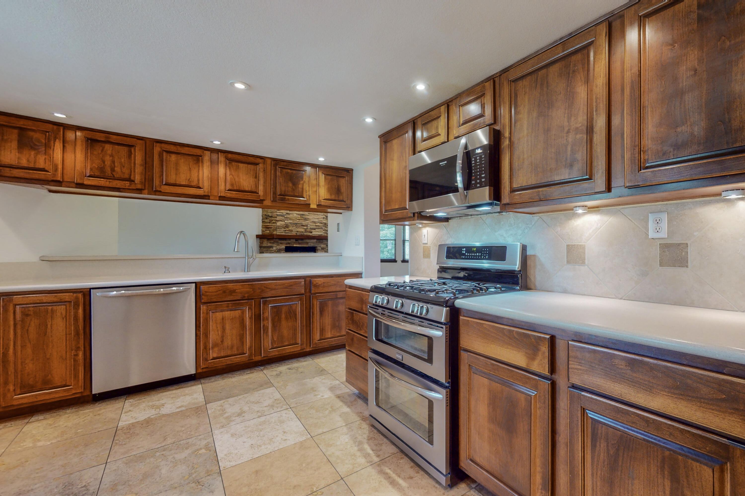 9632 Villa Del Rey NE
