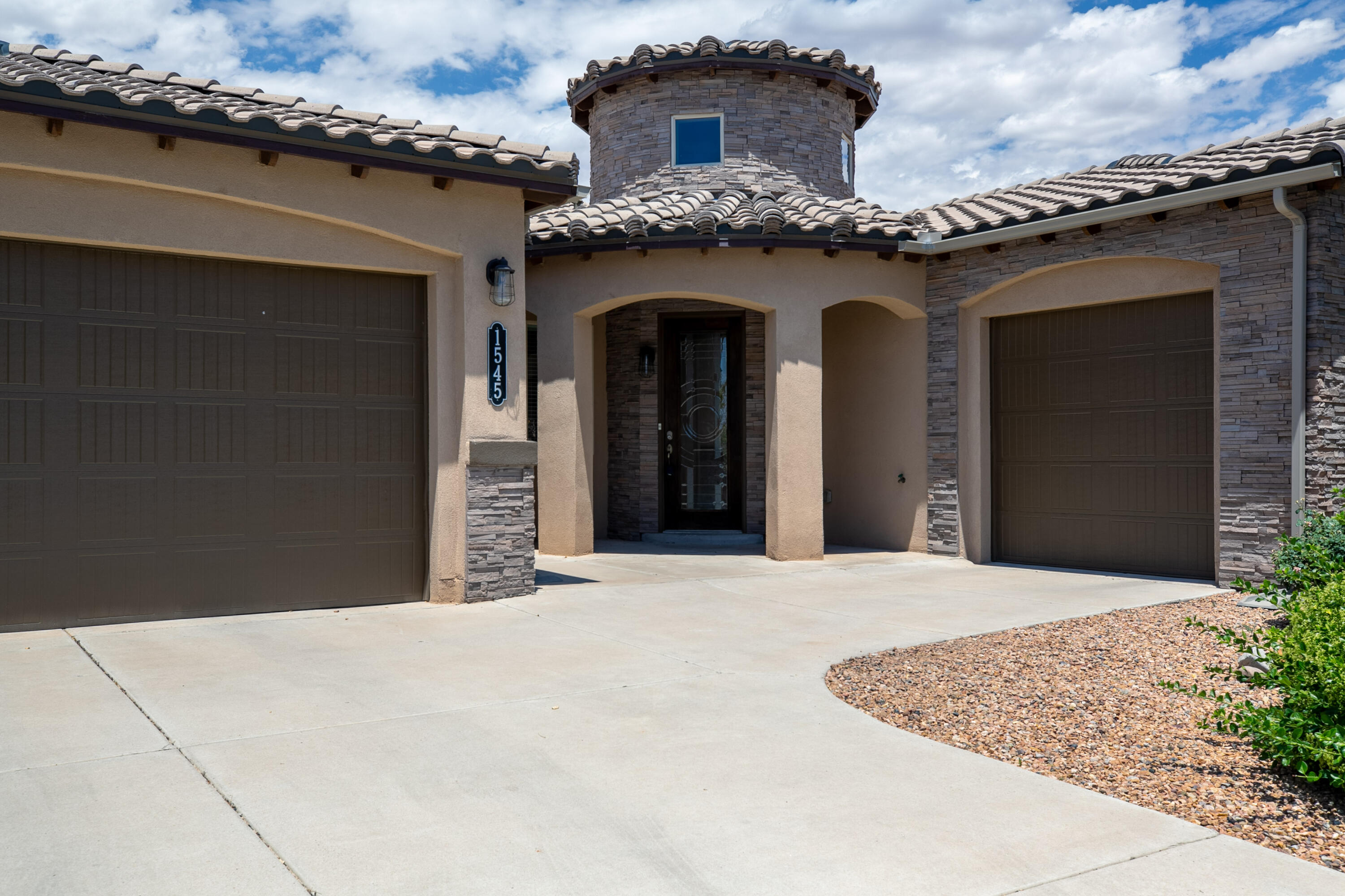 1545 Vista De Colinas Drive SE