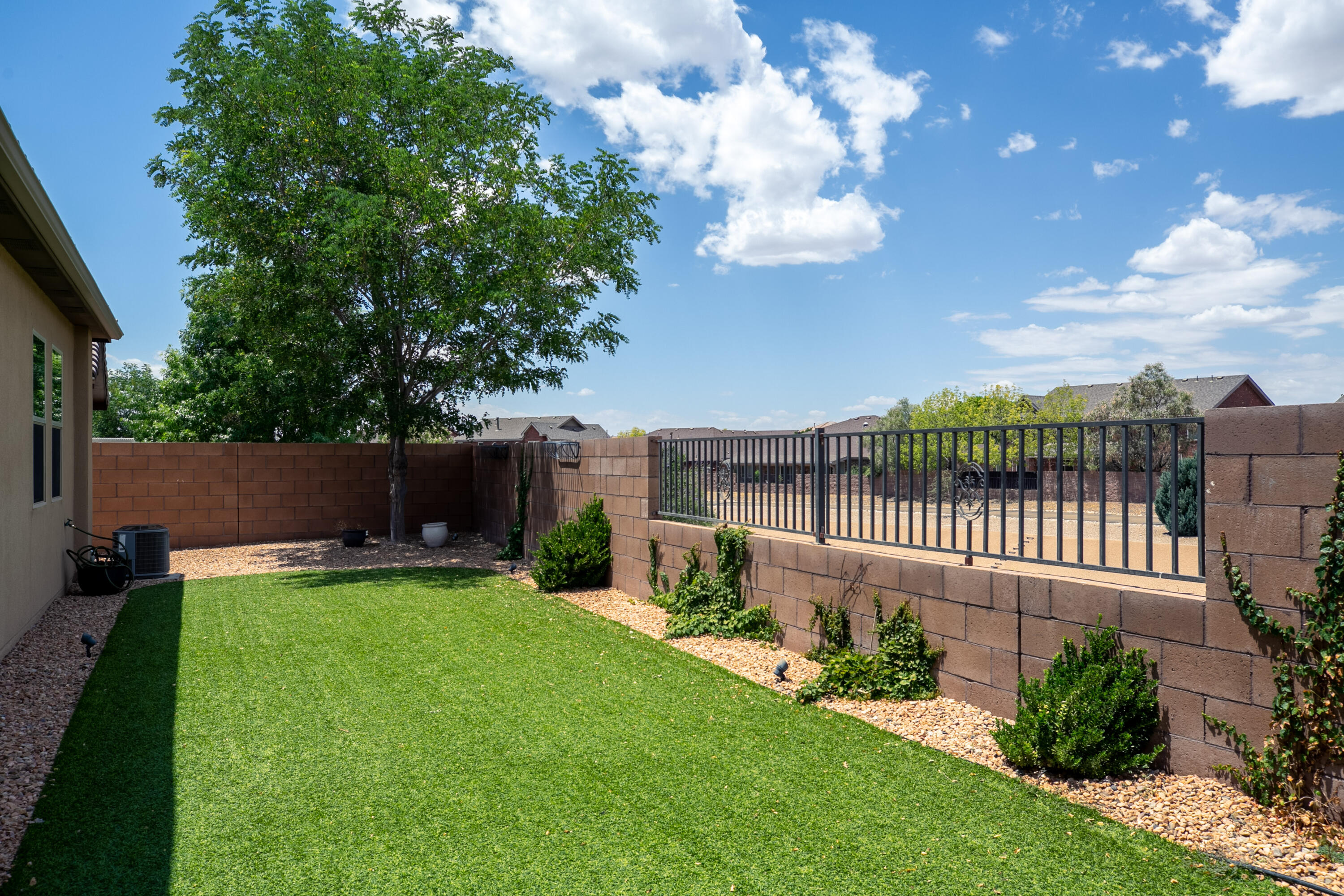 1545 Vista De Colinas Drive SE