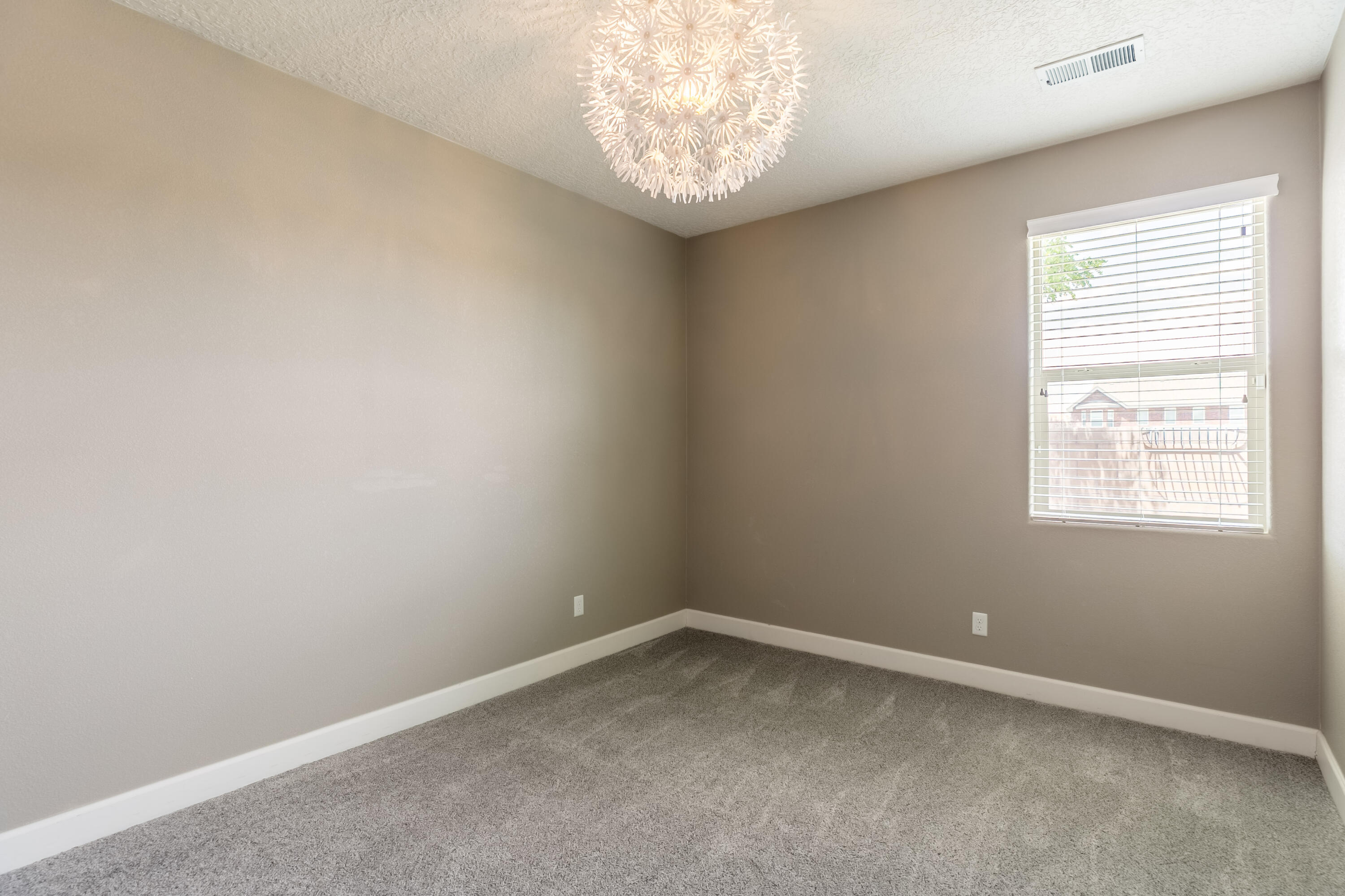 1545 Vista De Colinas Drive SE