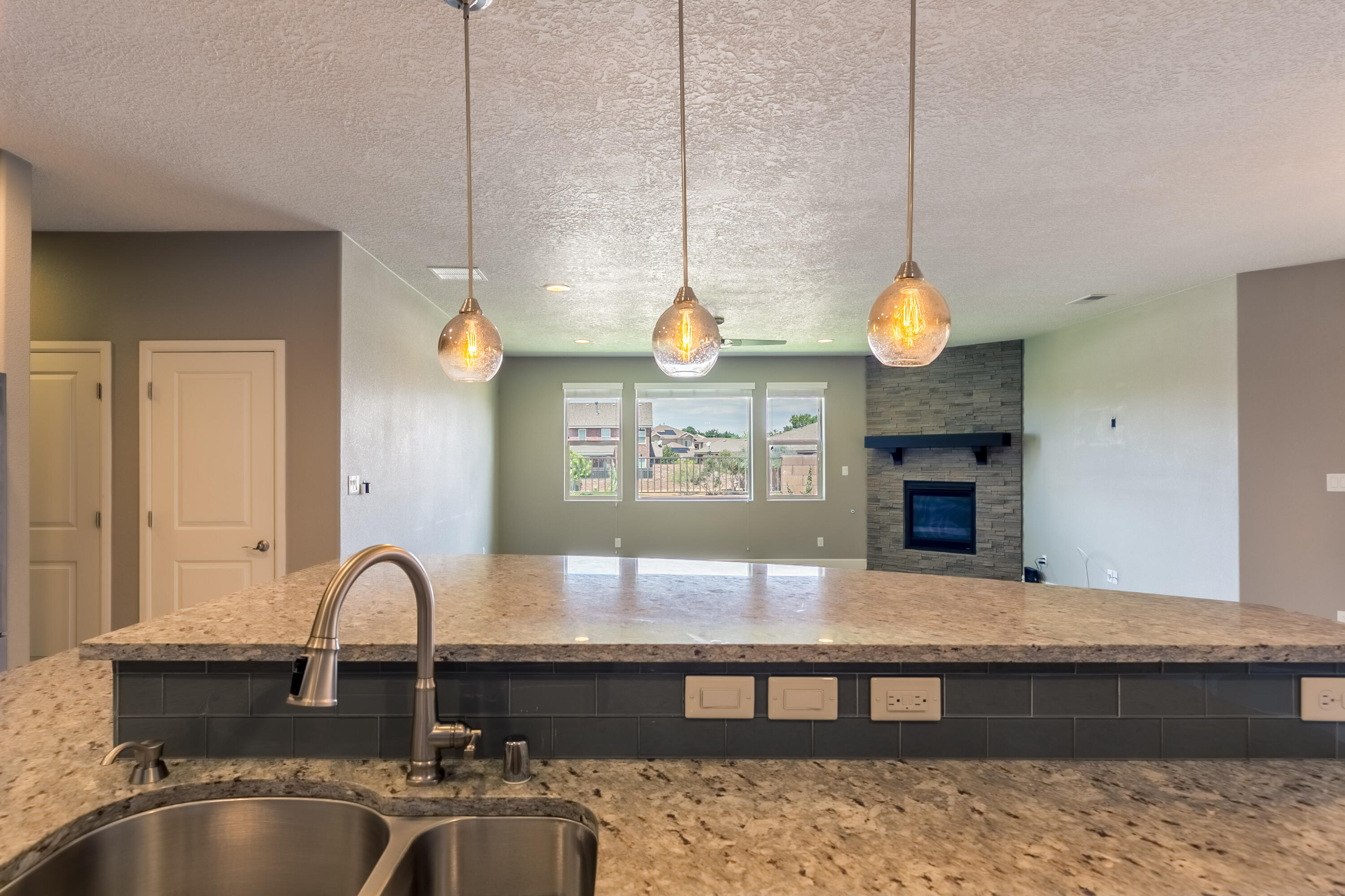1545 Vista De Colinas Drive SE
