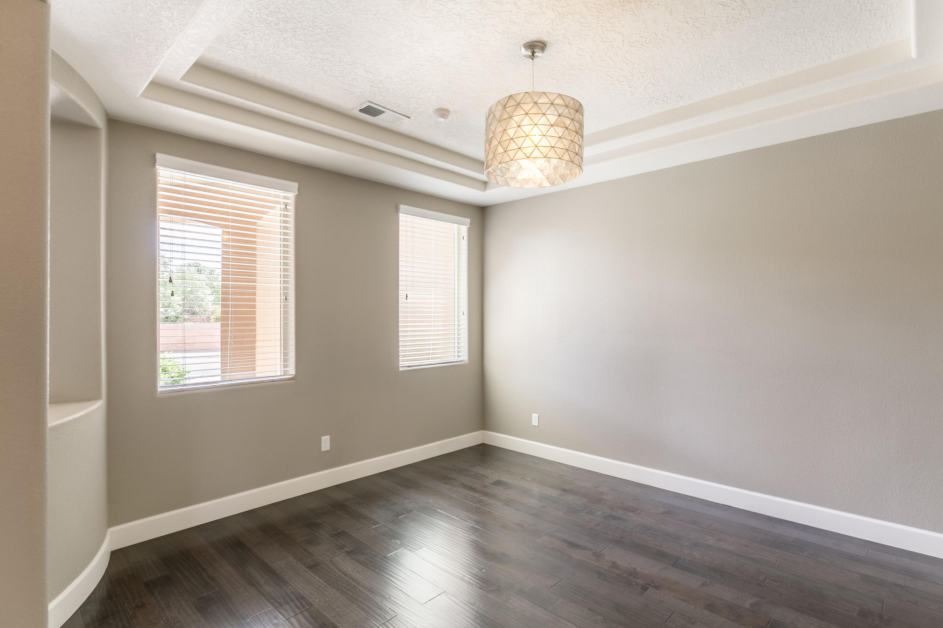 1545 Vista De Colinas Drive SE