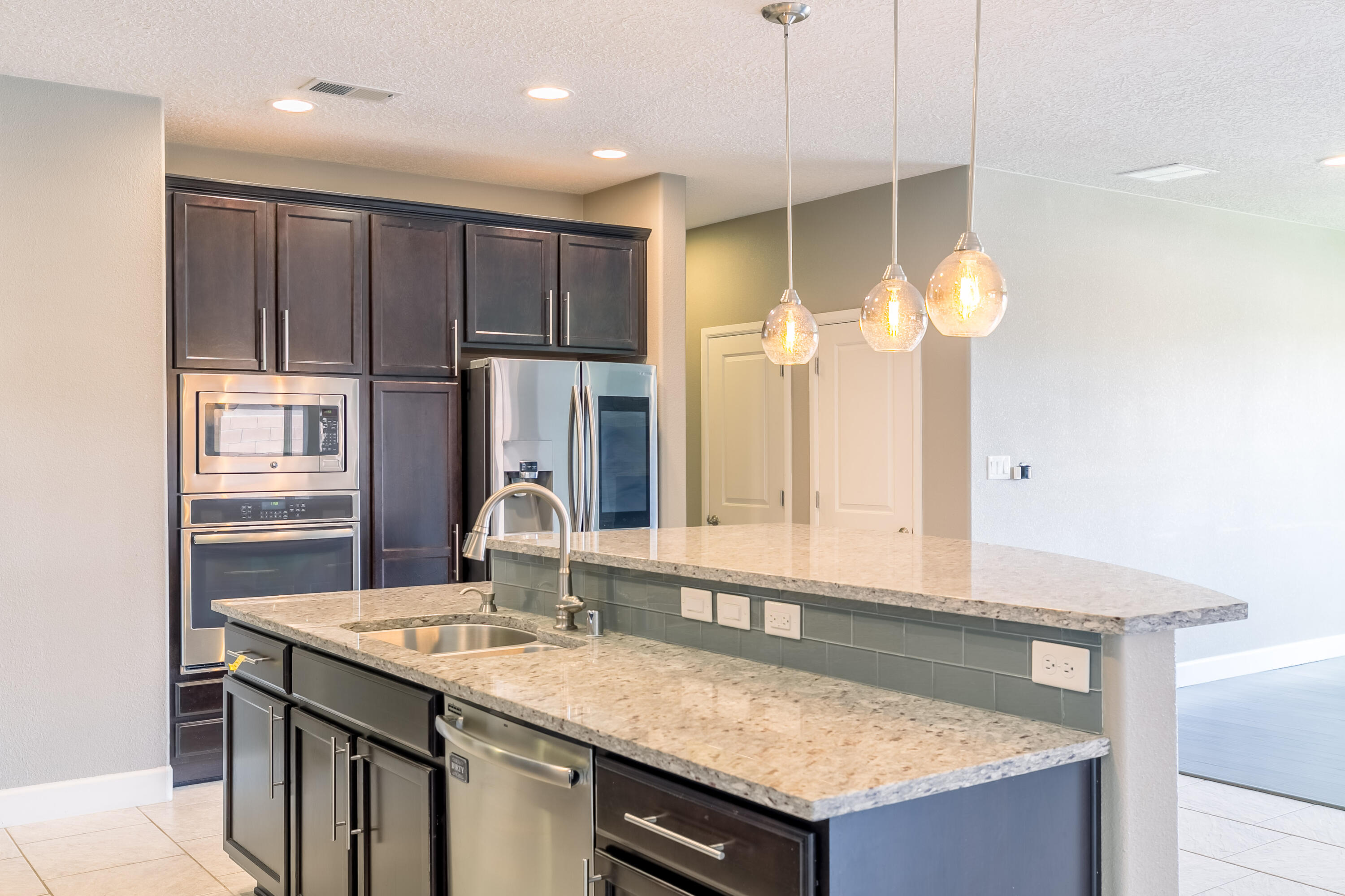 1545 Vista De Colinas Drive SE