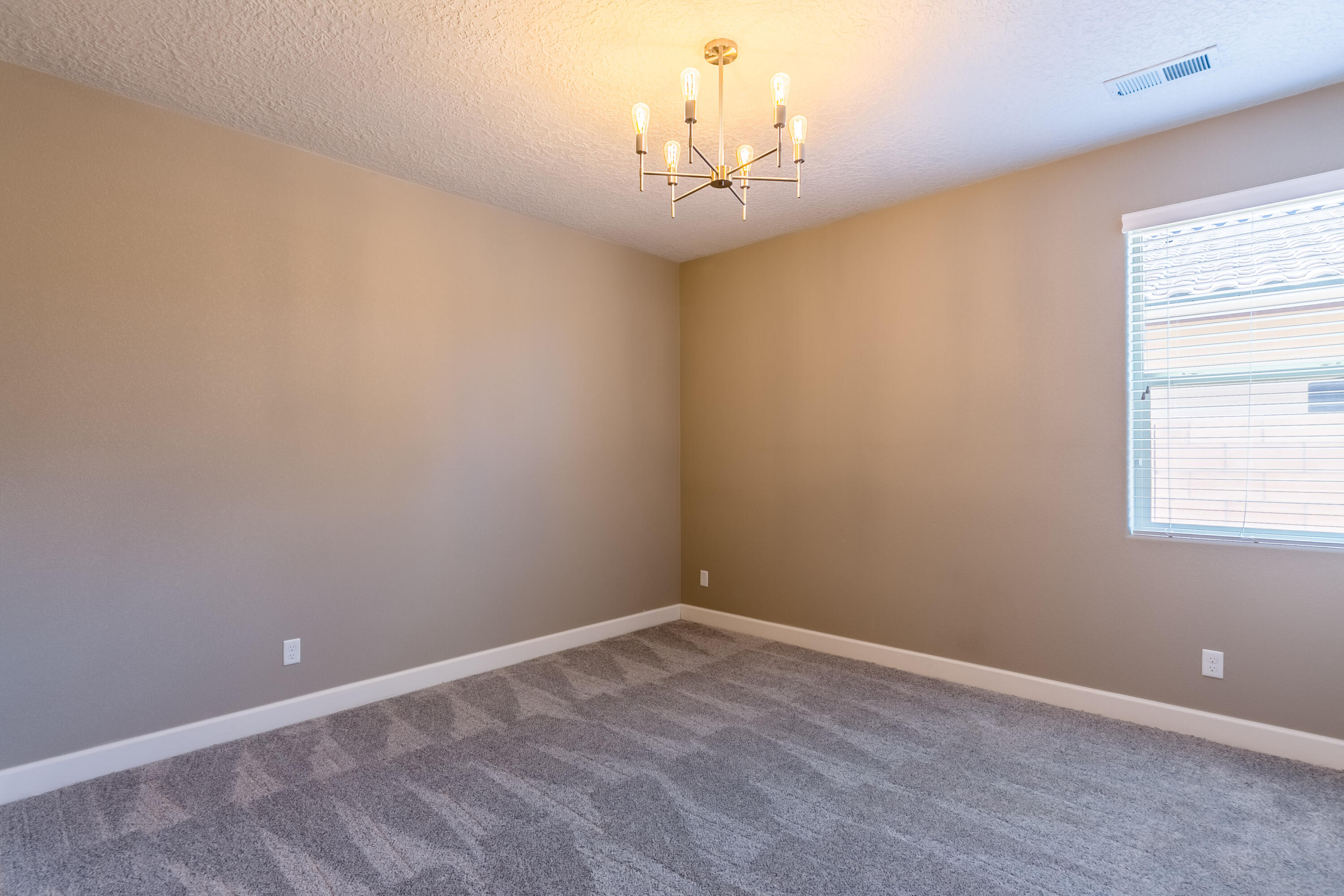 1545 Vista De Colinas Drive SE