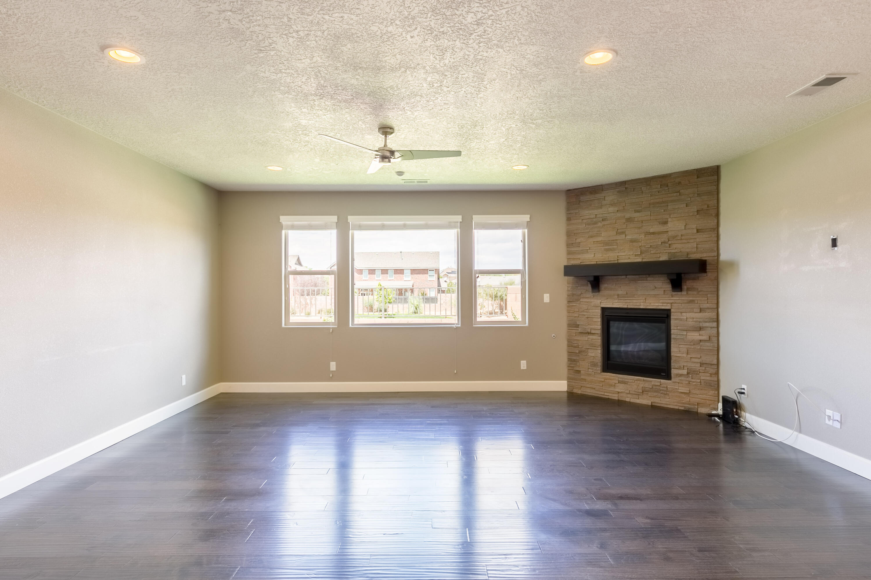 1545 Vista De Colinas Drive SE