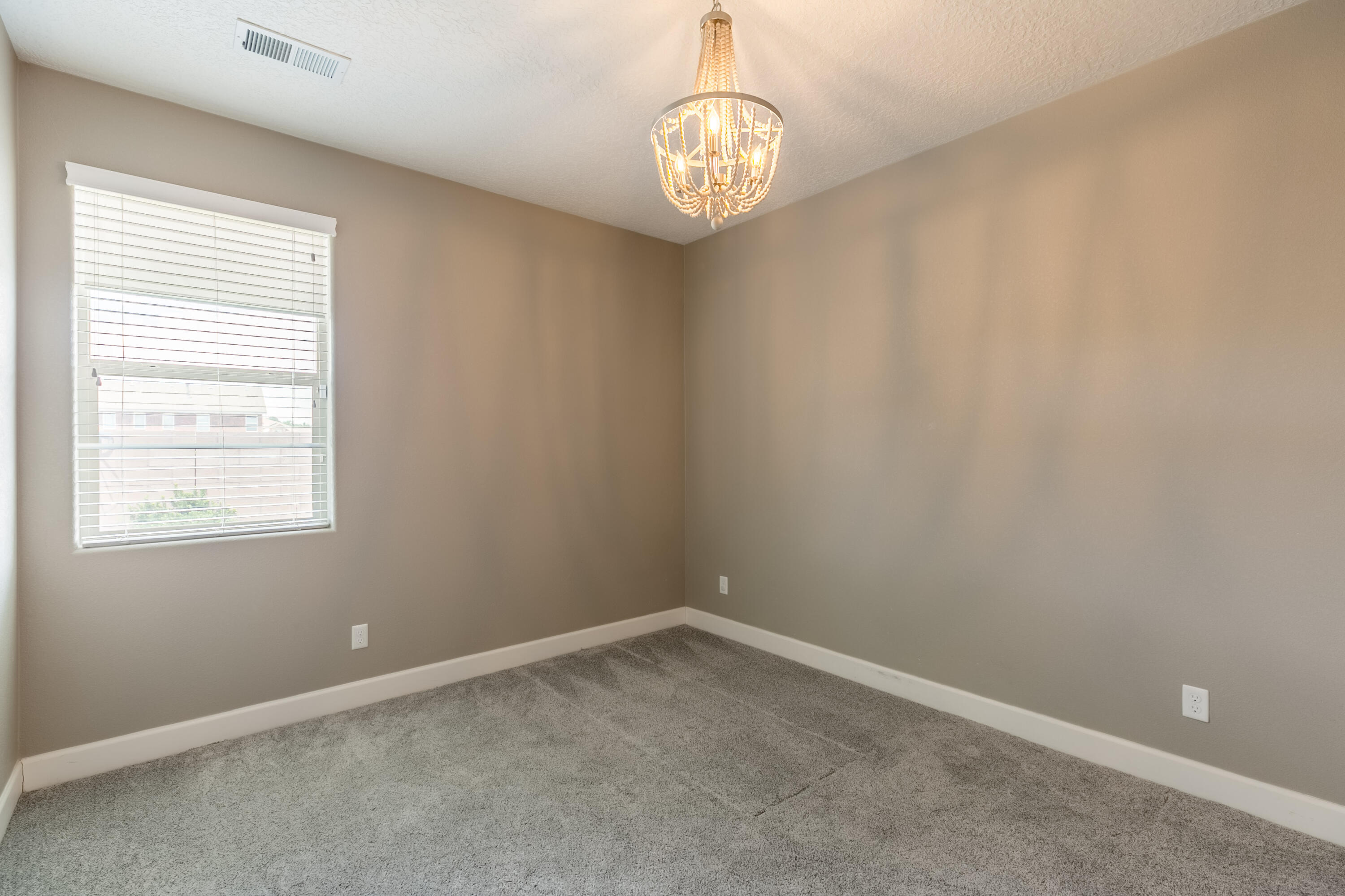 1545 Vista De Colinas Drive SE