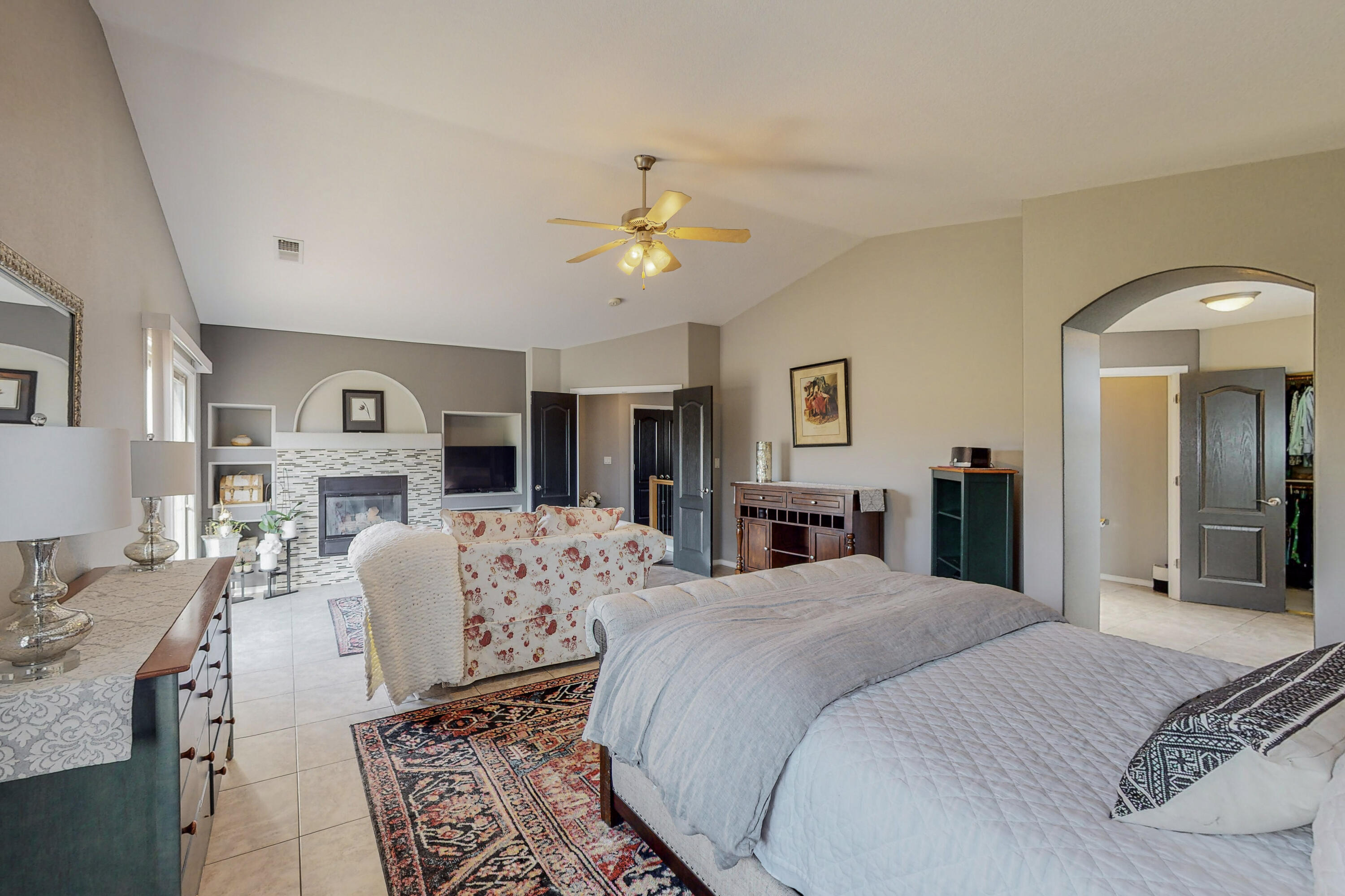 5935 Los Ritos Court NW