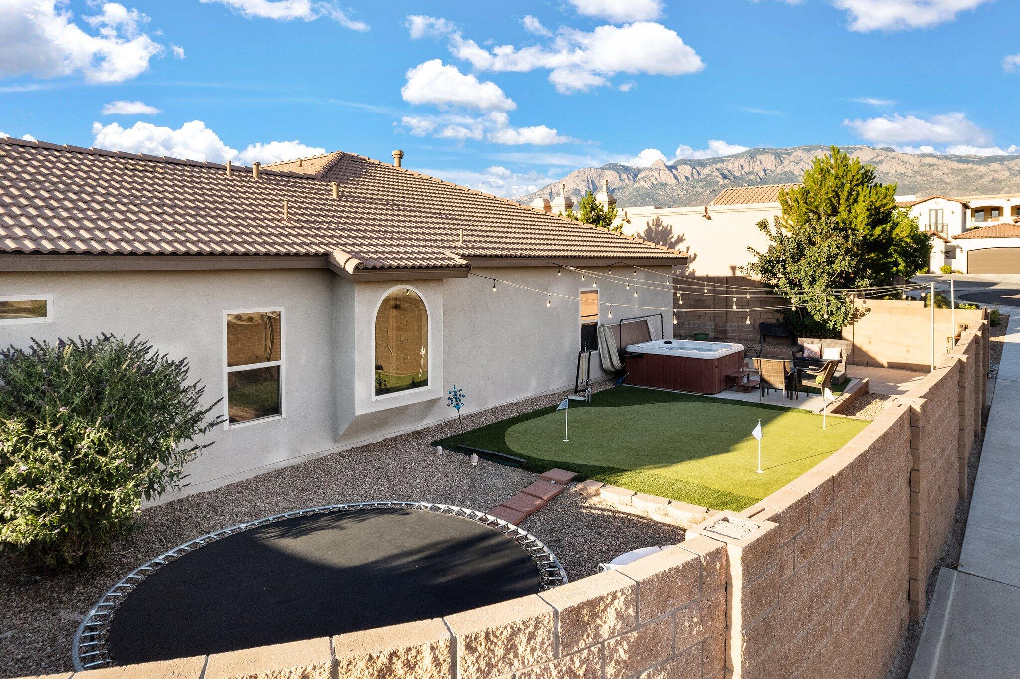 9216 N La Tierra Court NE