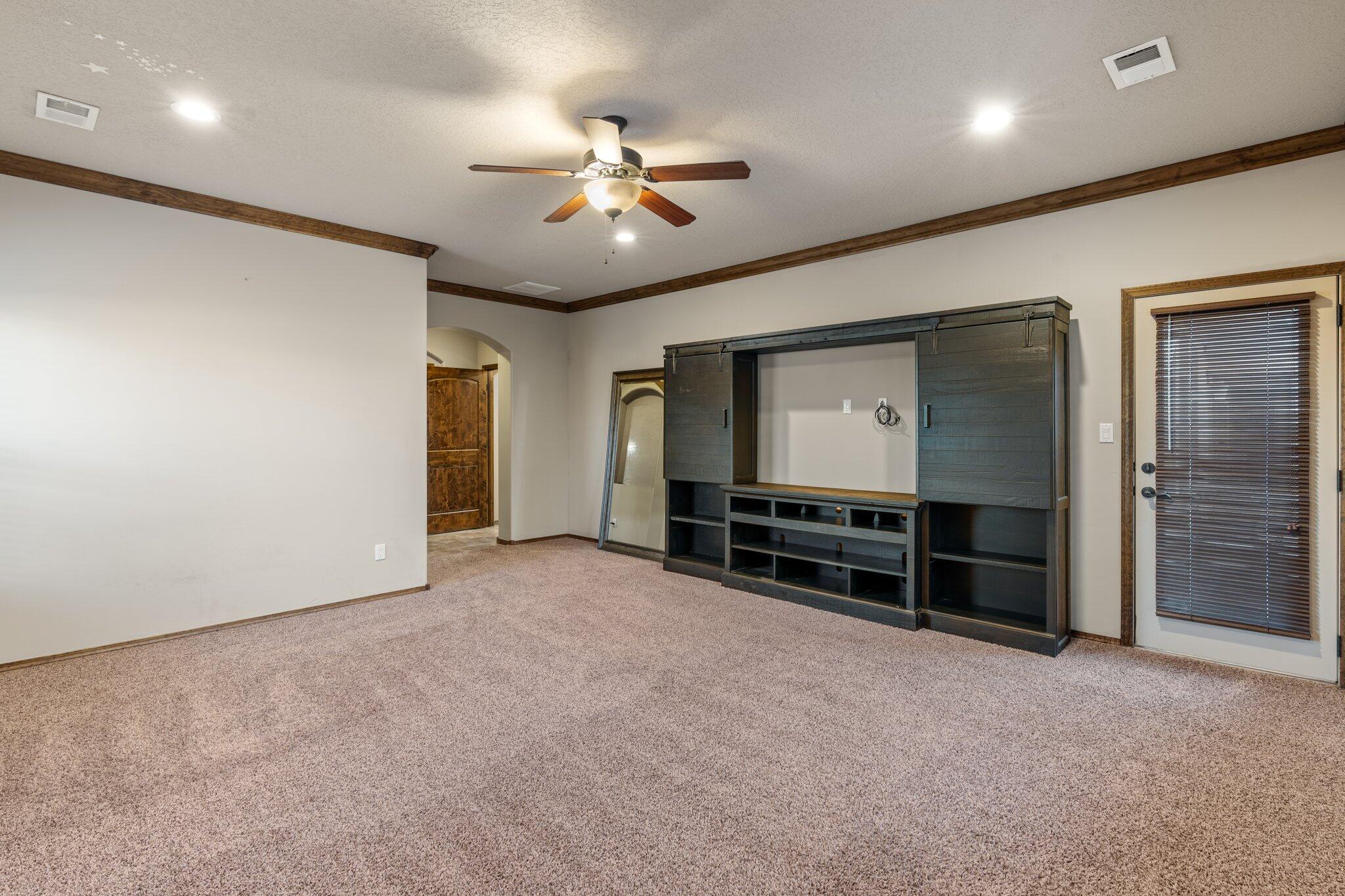 9216 N La Tierra Court NE