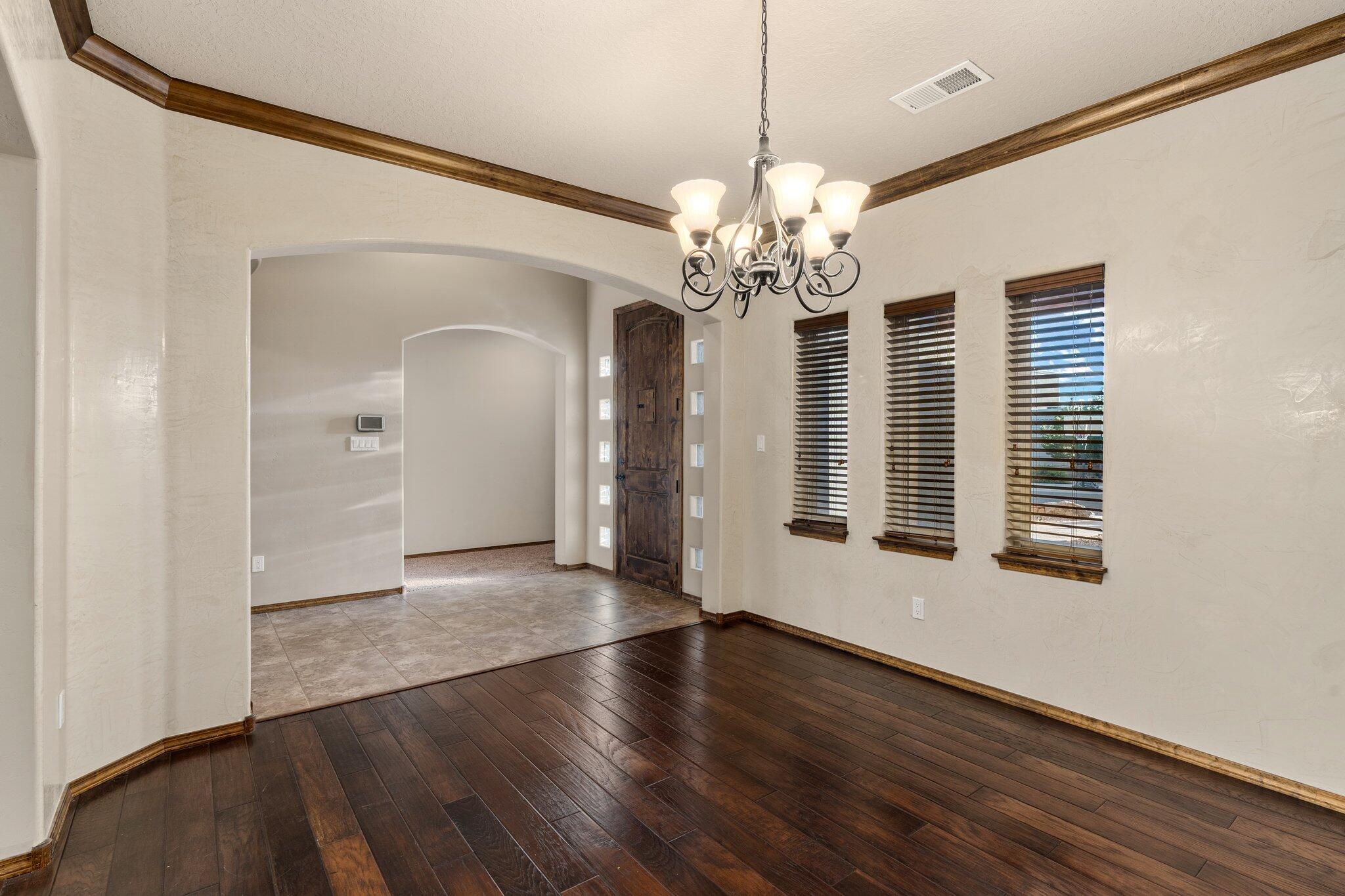 9216 N La Tierra Court NE