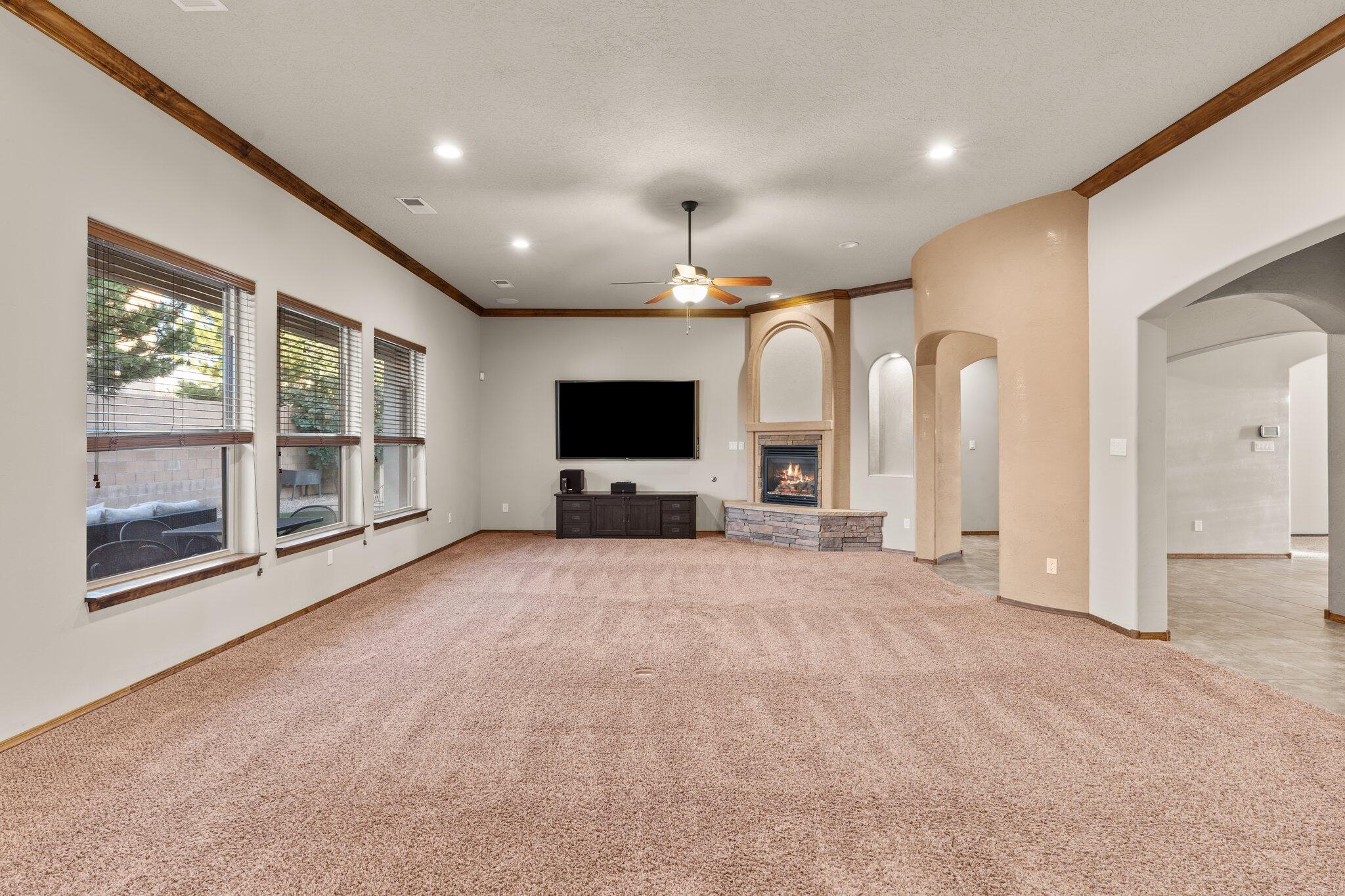 9216 N La Tierra Court NE