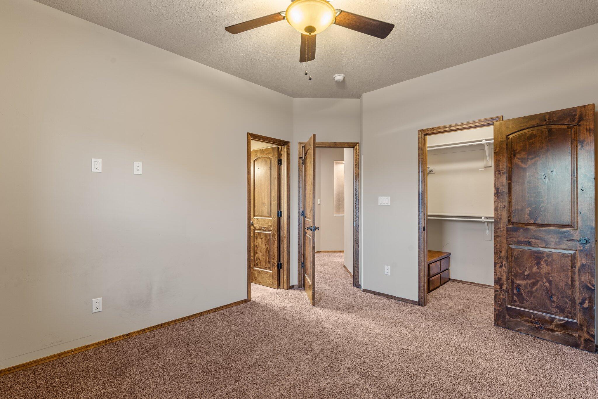 9216 N La Tierra Court NE