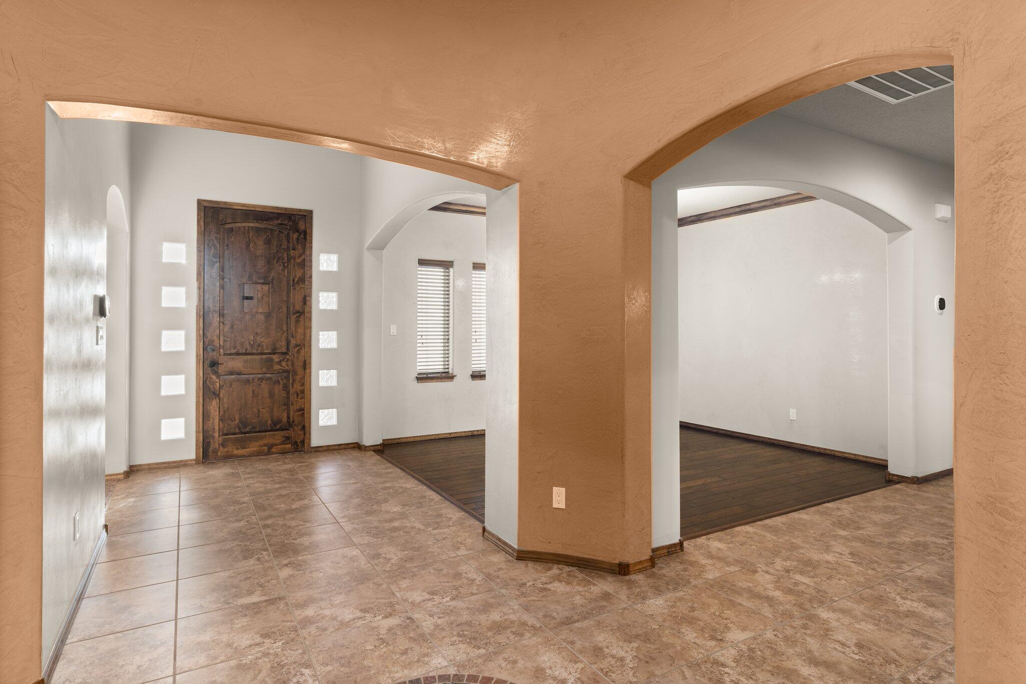 9216 N La Tierra Court NE