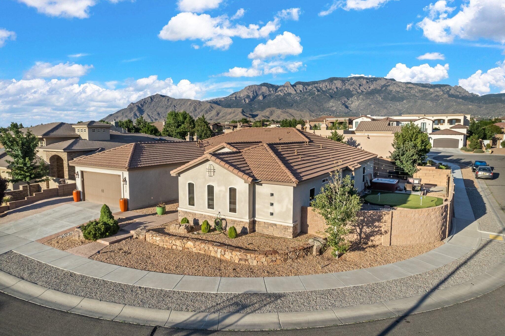 9216 N La Tierra Court NE