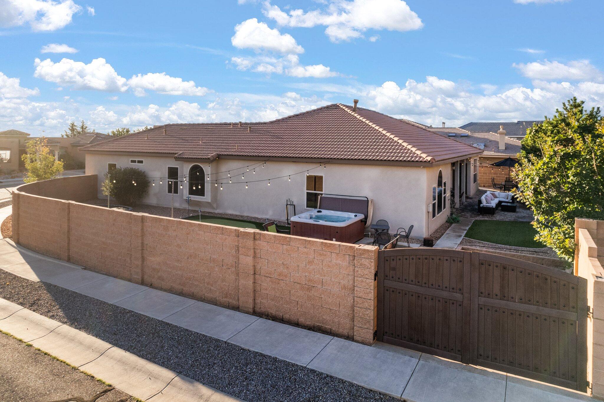 9216 N La Tierra Court NE