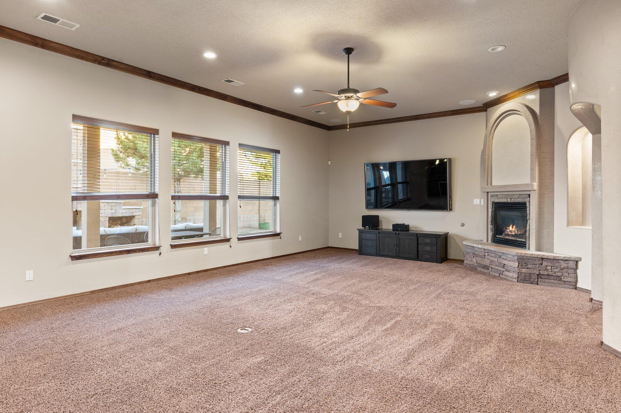 9216 N La Tierra Court NE