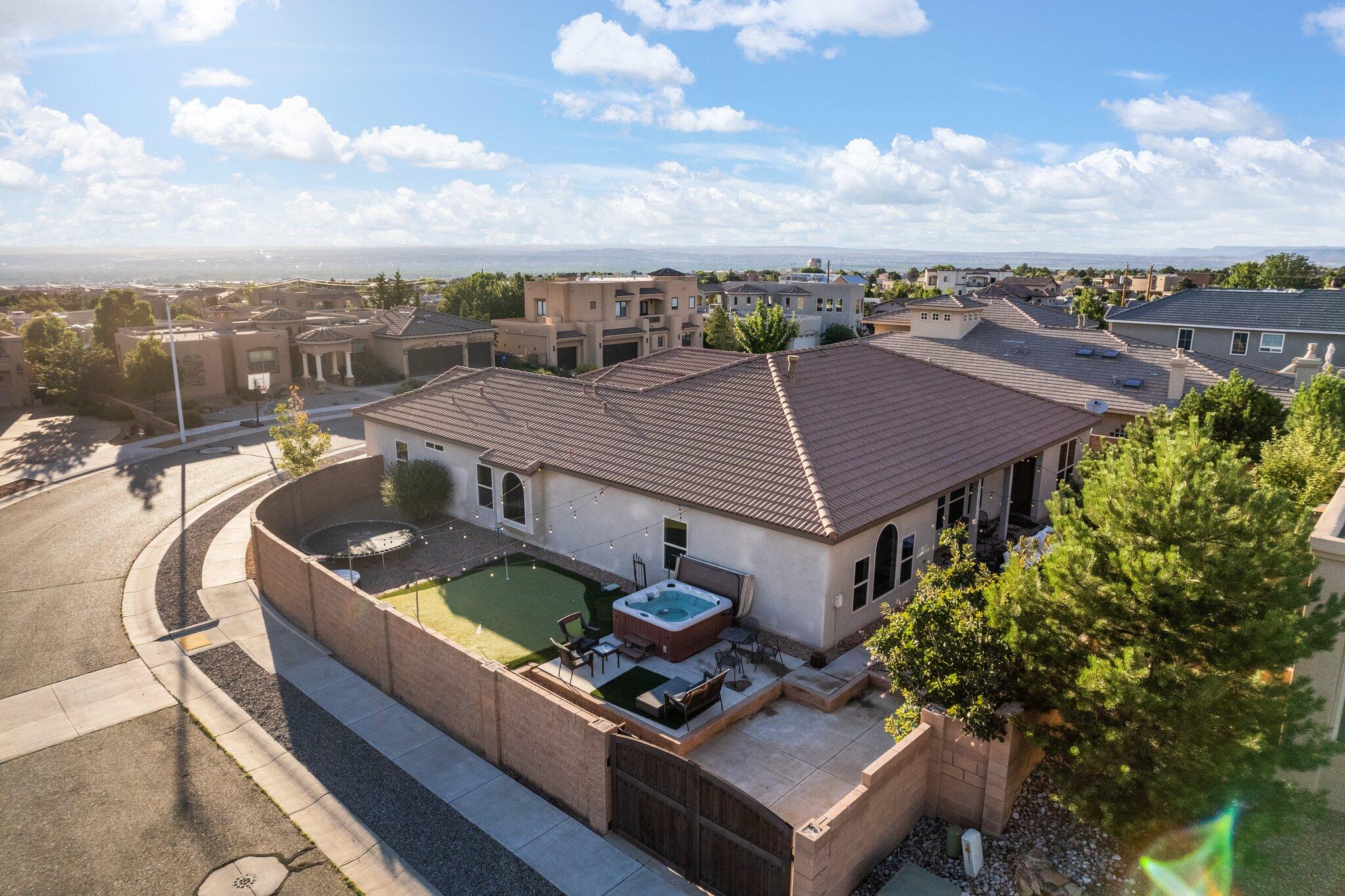9216 N La Tierra Court NE