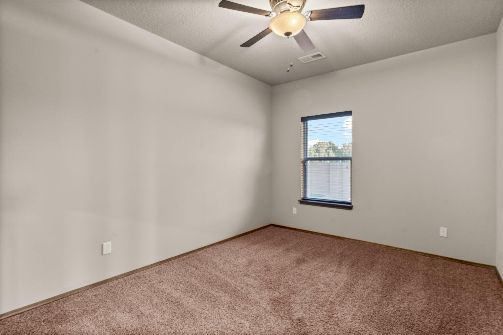 9216 N La Tierra Court NE