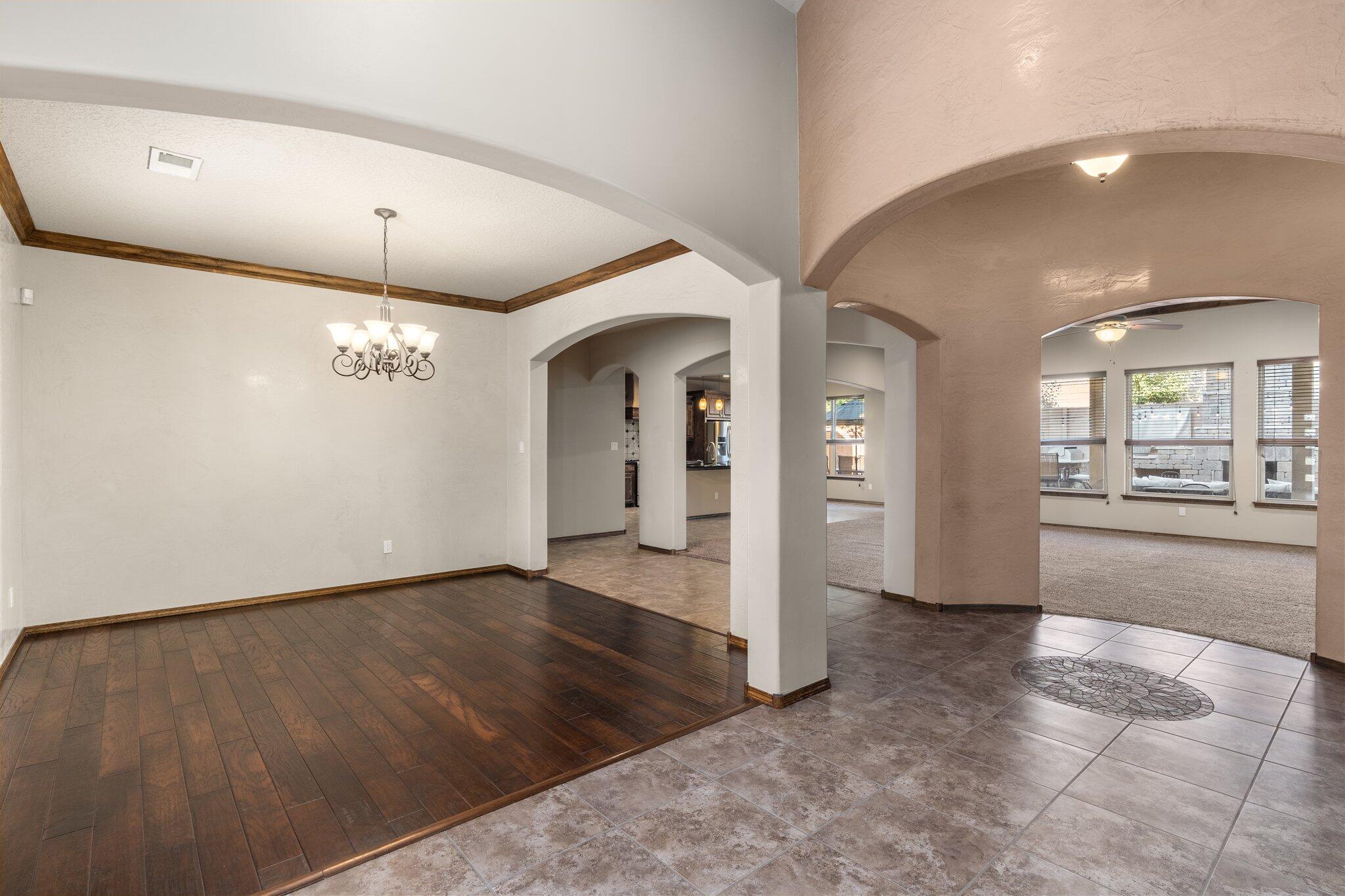 9216 N La Tierra Court NE