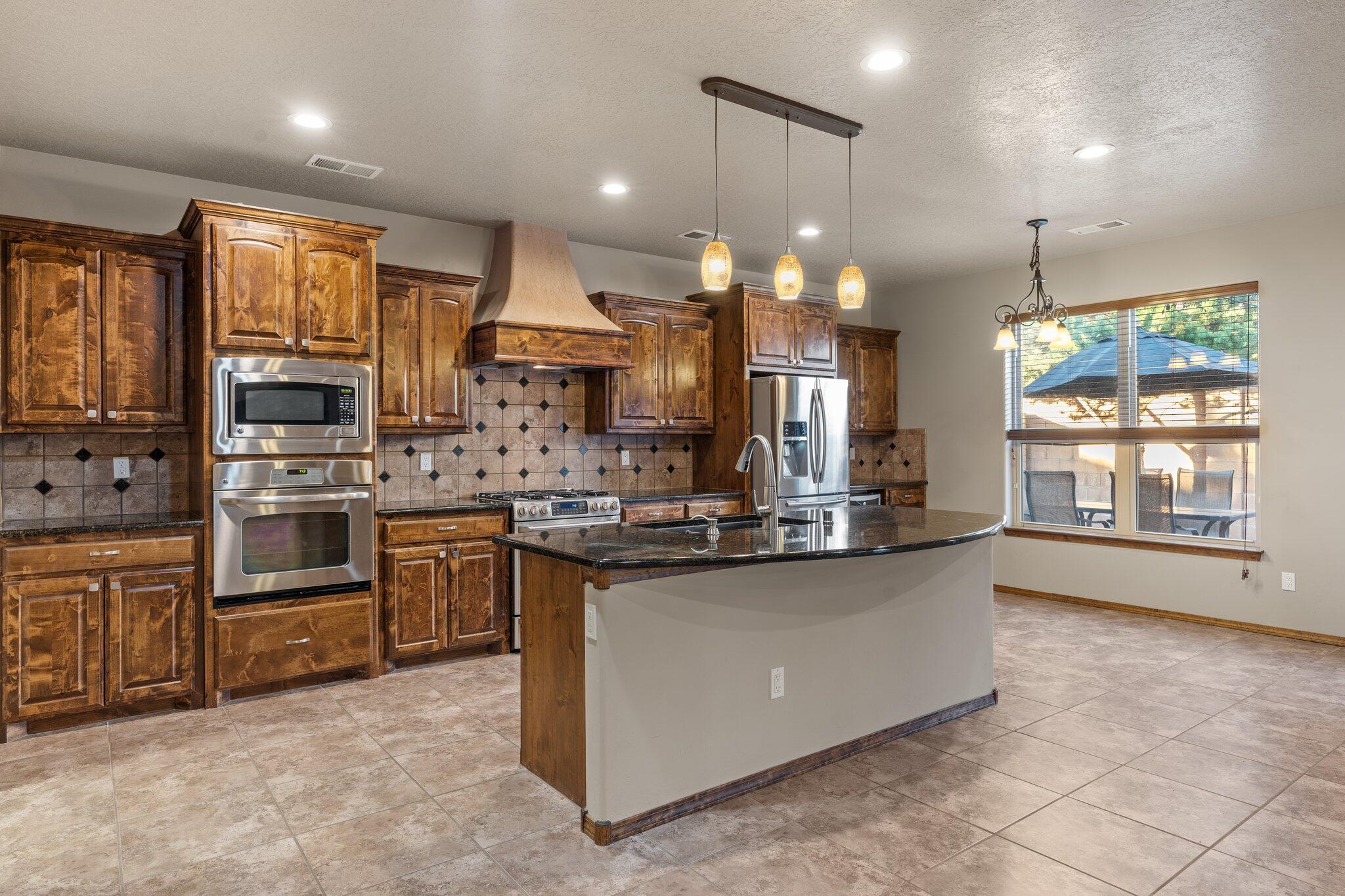 9216 N La Tierra Court NE