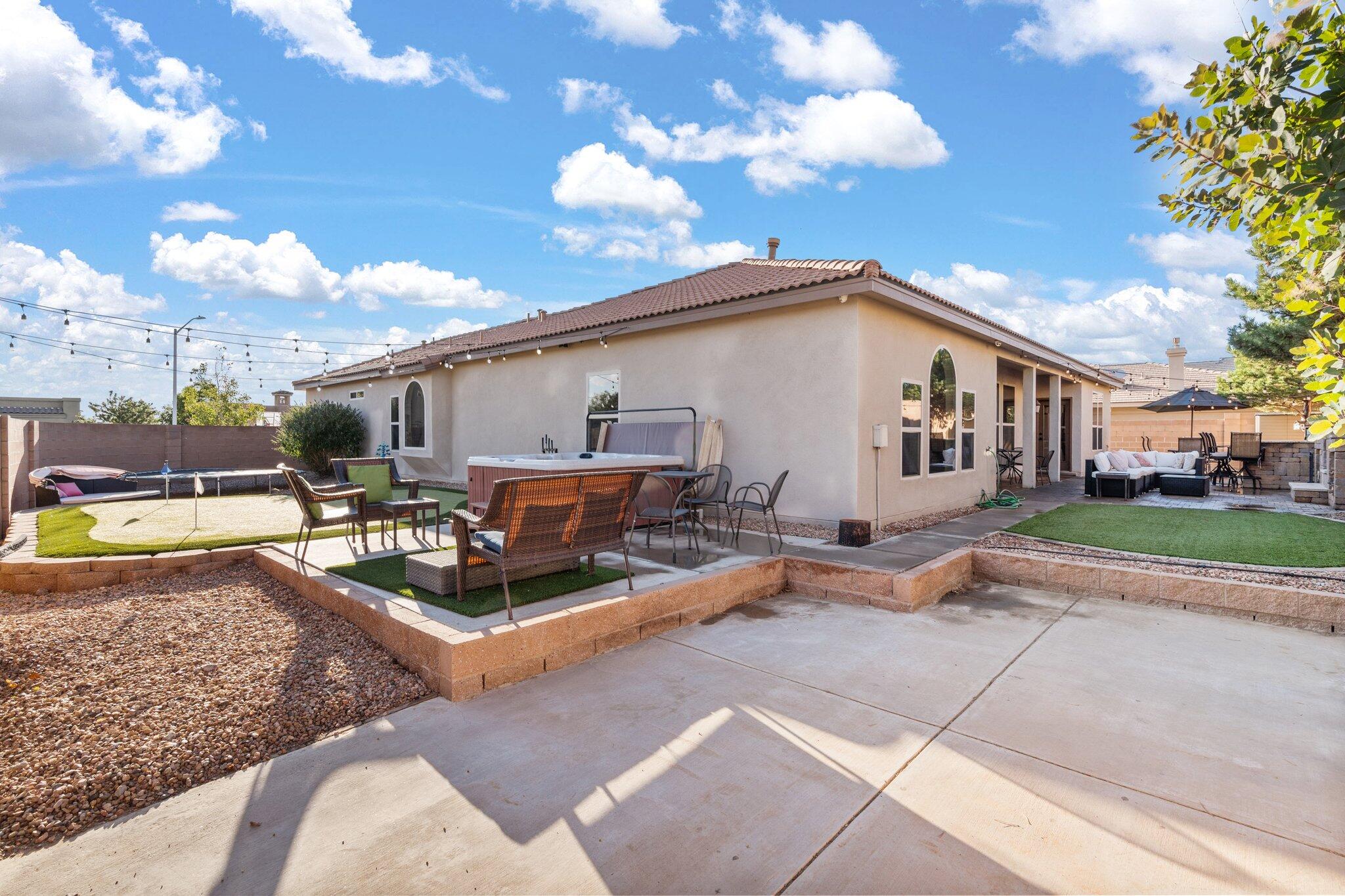 9216 N La Tierra Court NE