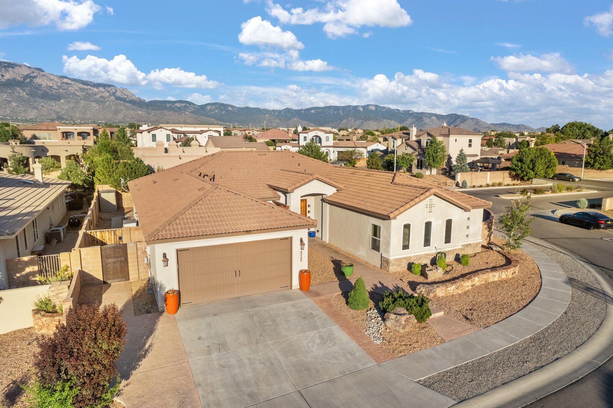 9216 N La Tierra Court NE