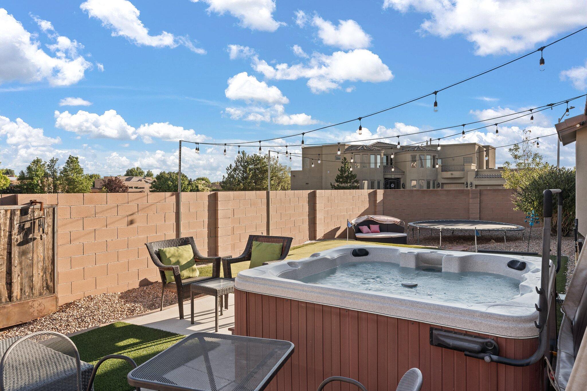 9216 N La Tierra Court NE