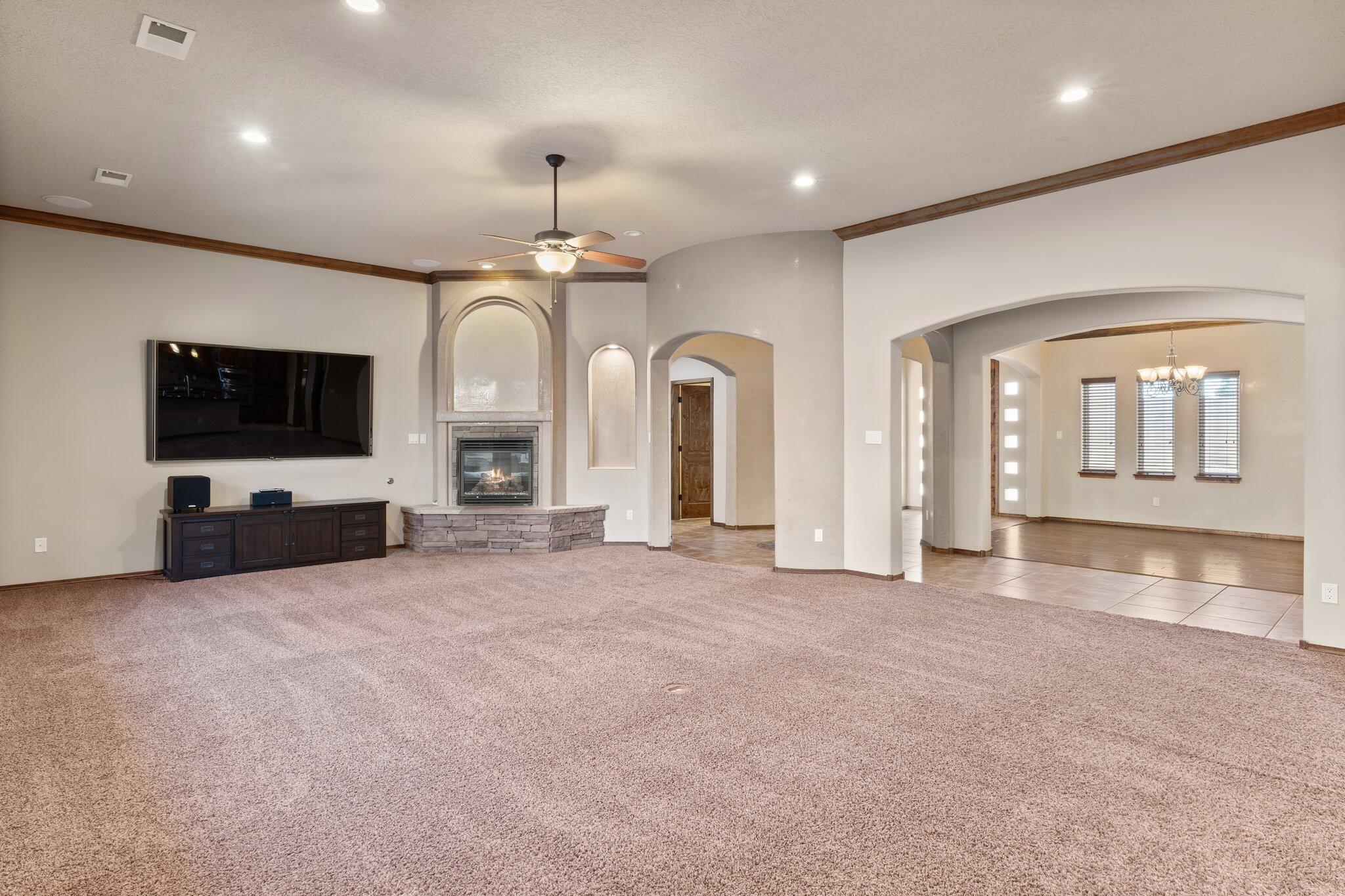 9216 N La Tierra Court NE