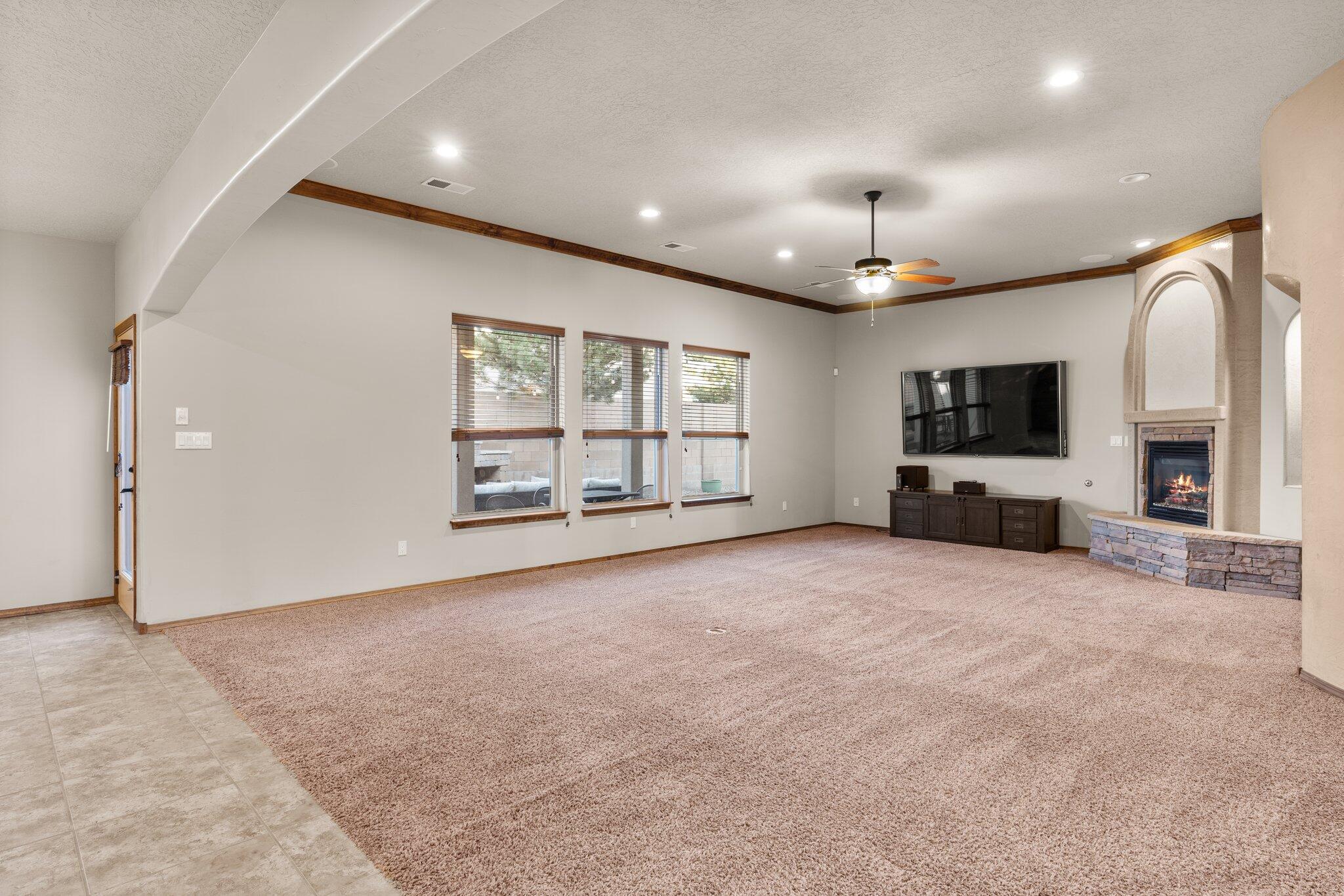 9216 N La Tierra Court NE