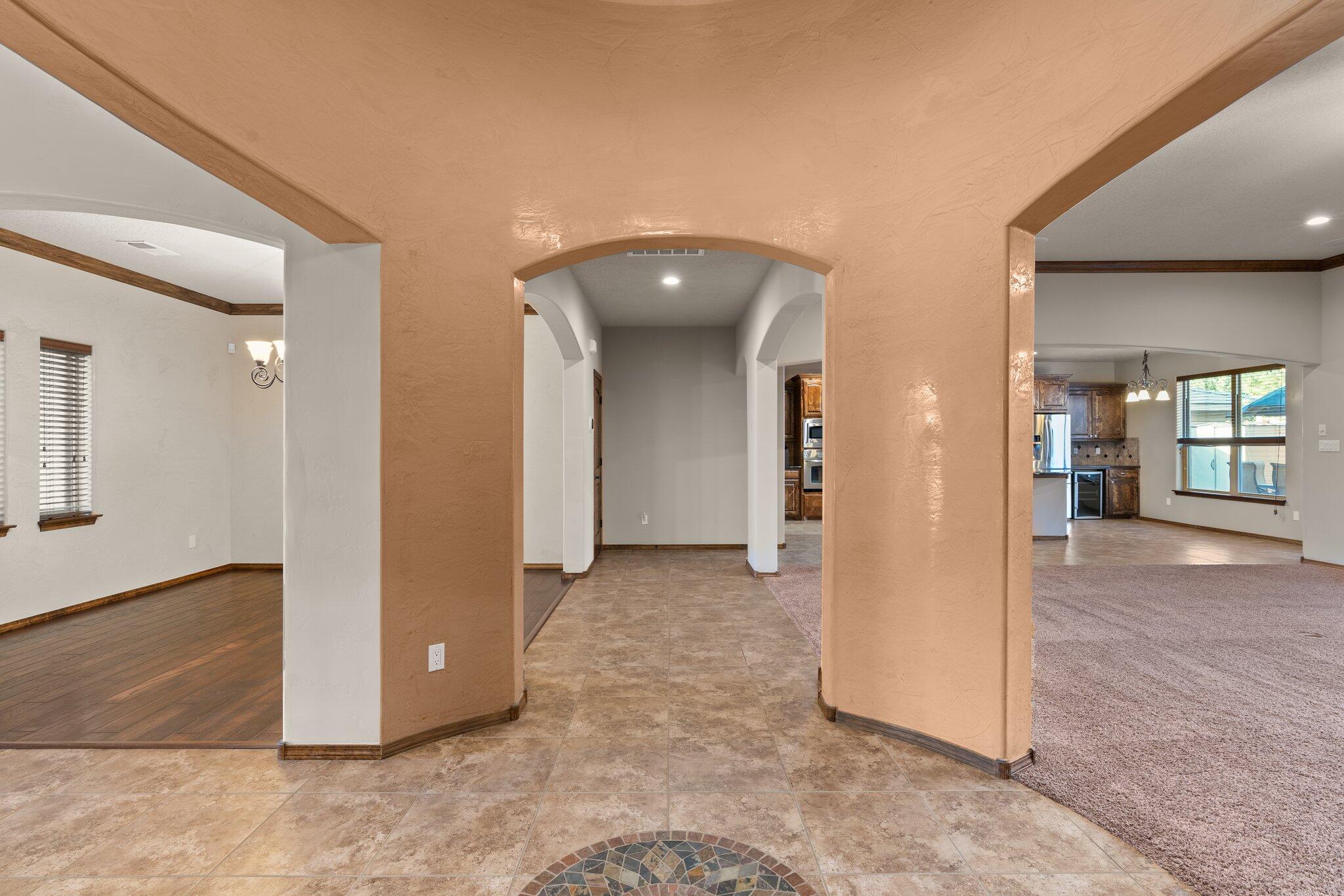 9216 N La Tierra Court NE
