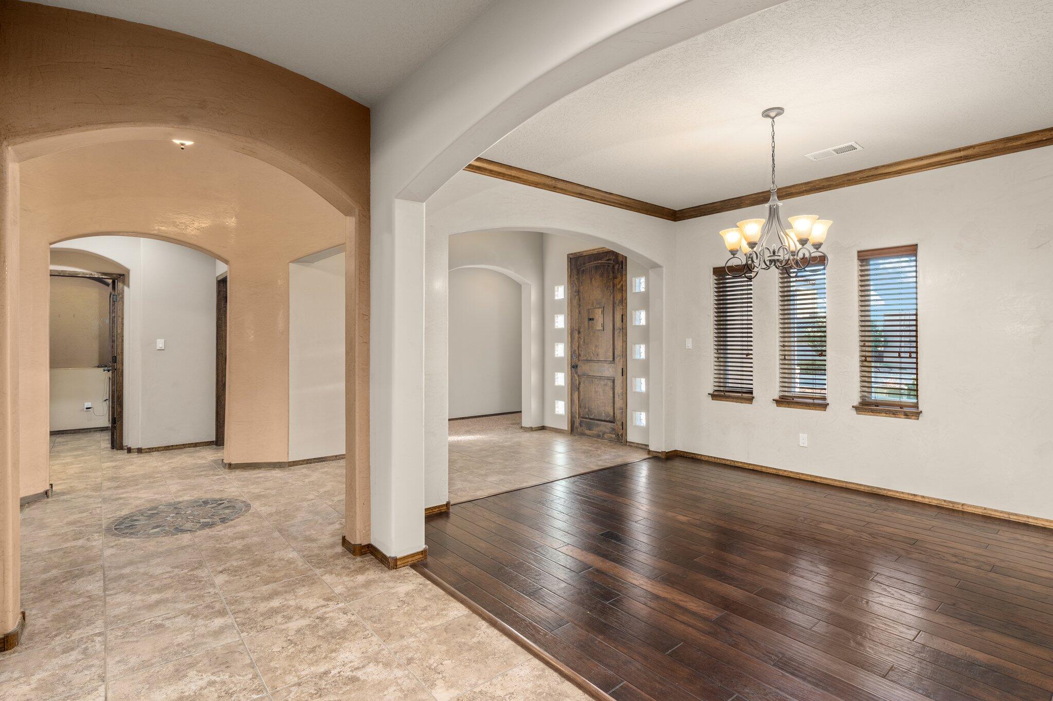 9216 N La Tierra Court NE