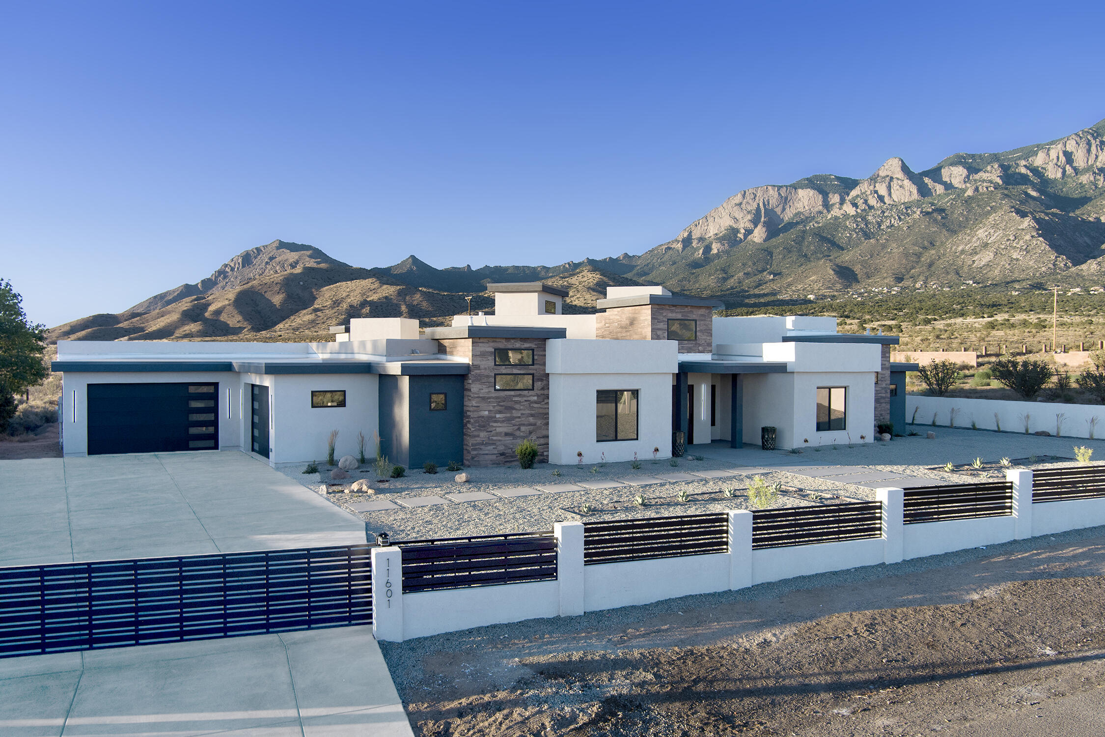 11601 Elena Drive NE