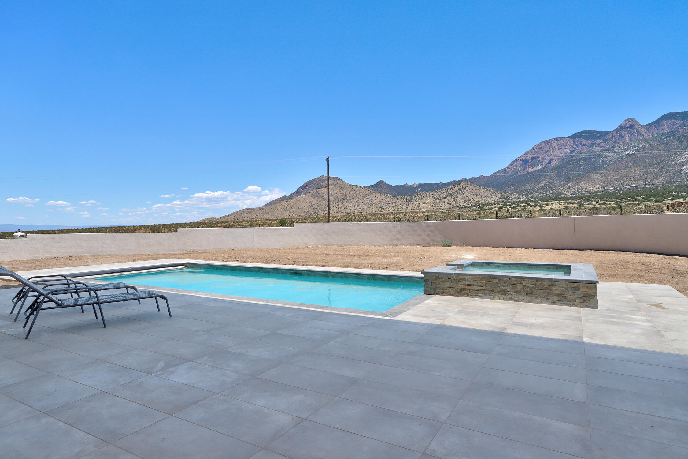 11601 Elena Drive NE