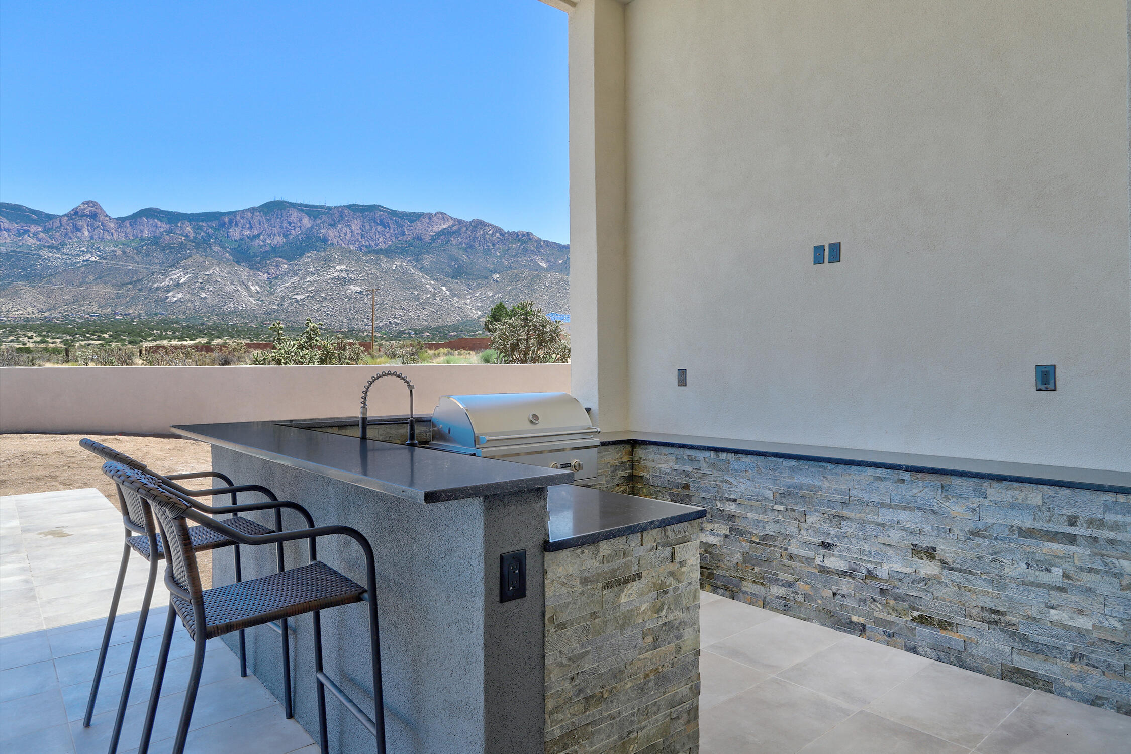 11601 Elena Drive NE