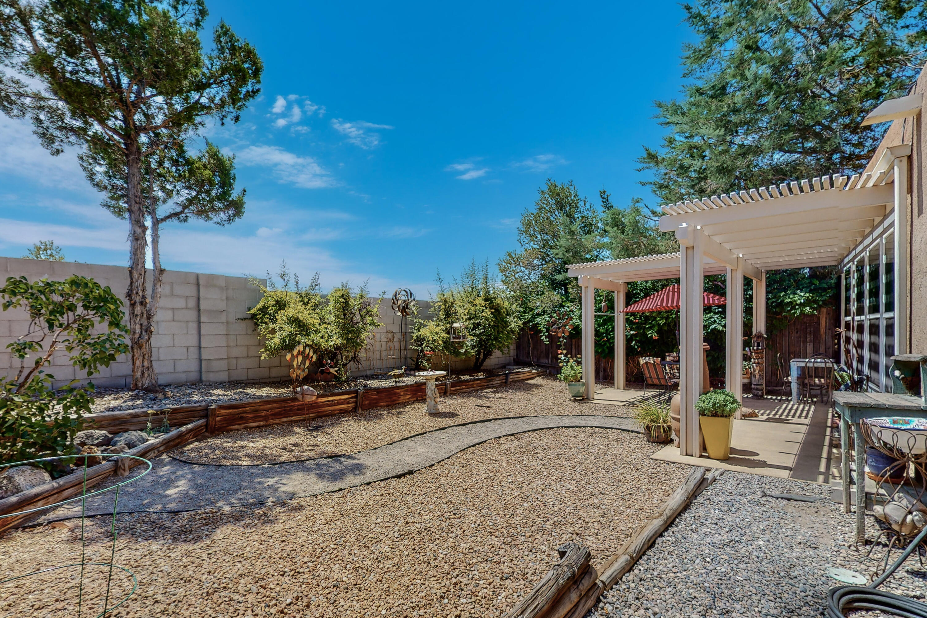5520 Amistad Road NE