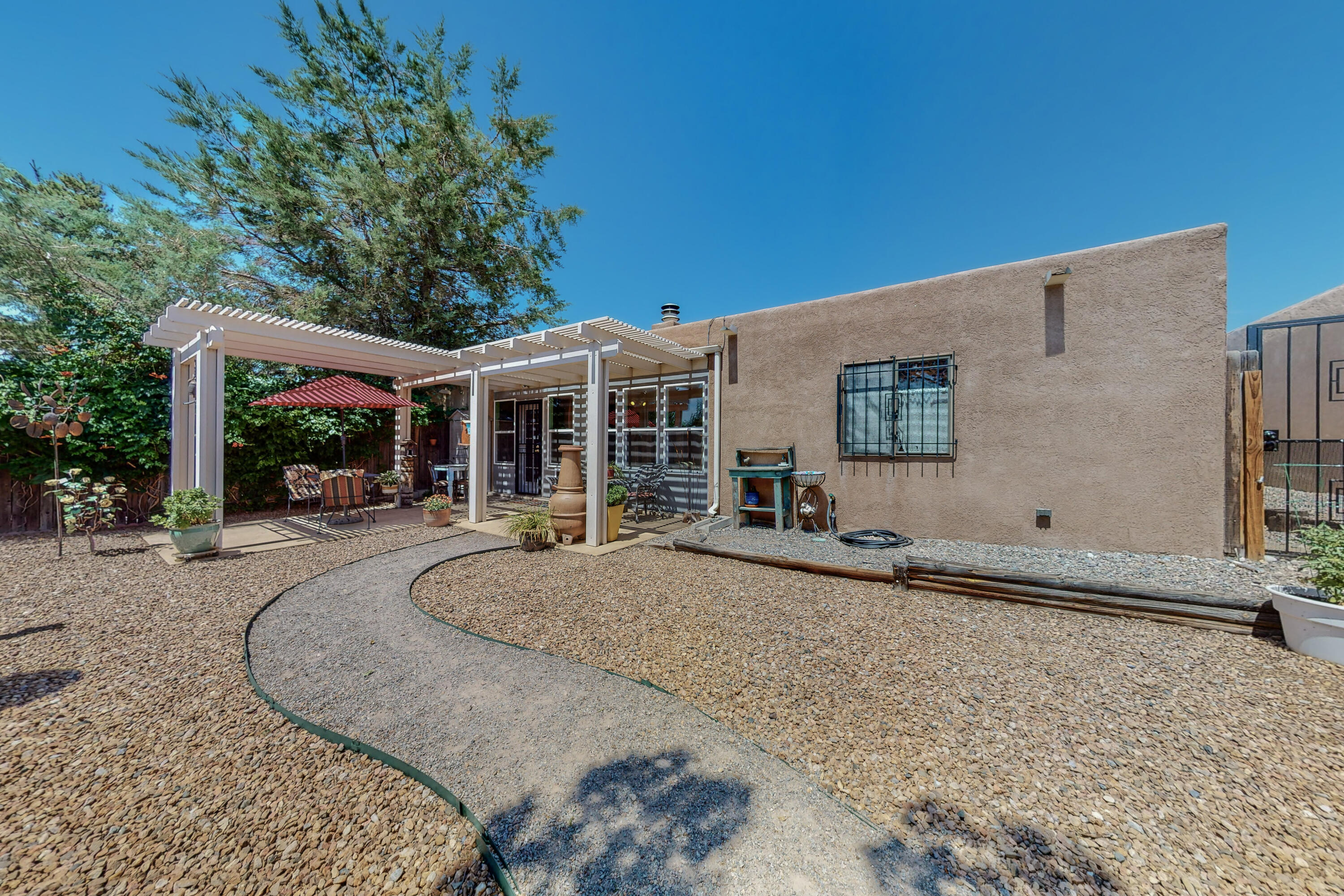 5520 Amistad Road NE