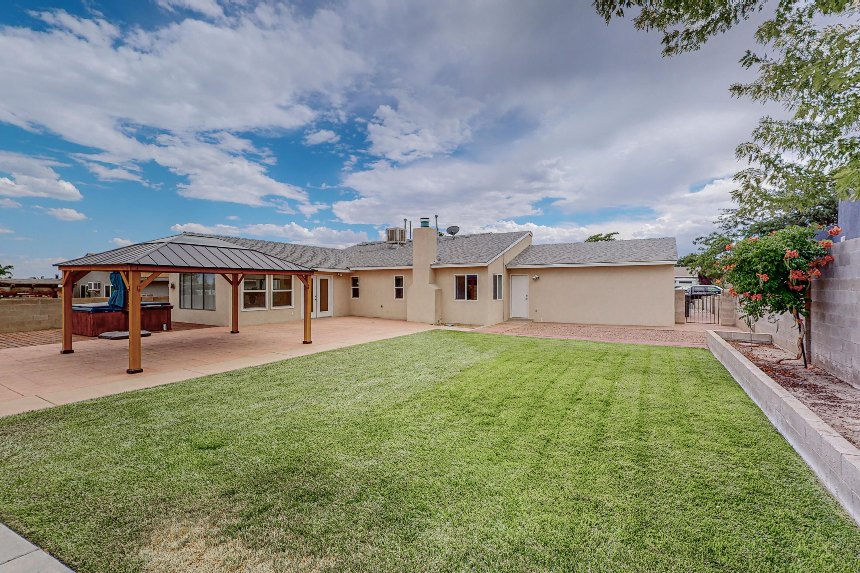 429 Wagon Train Drive SE