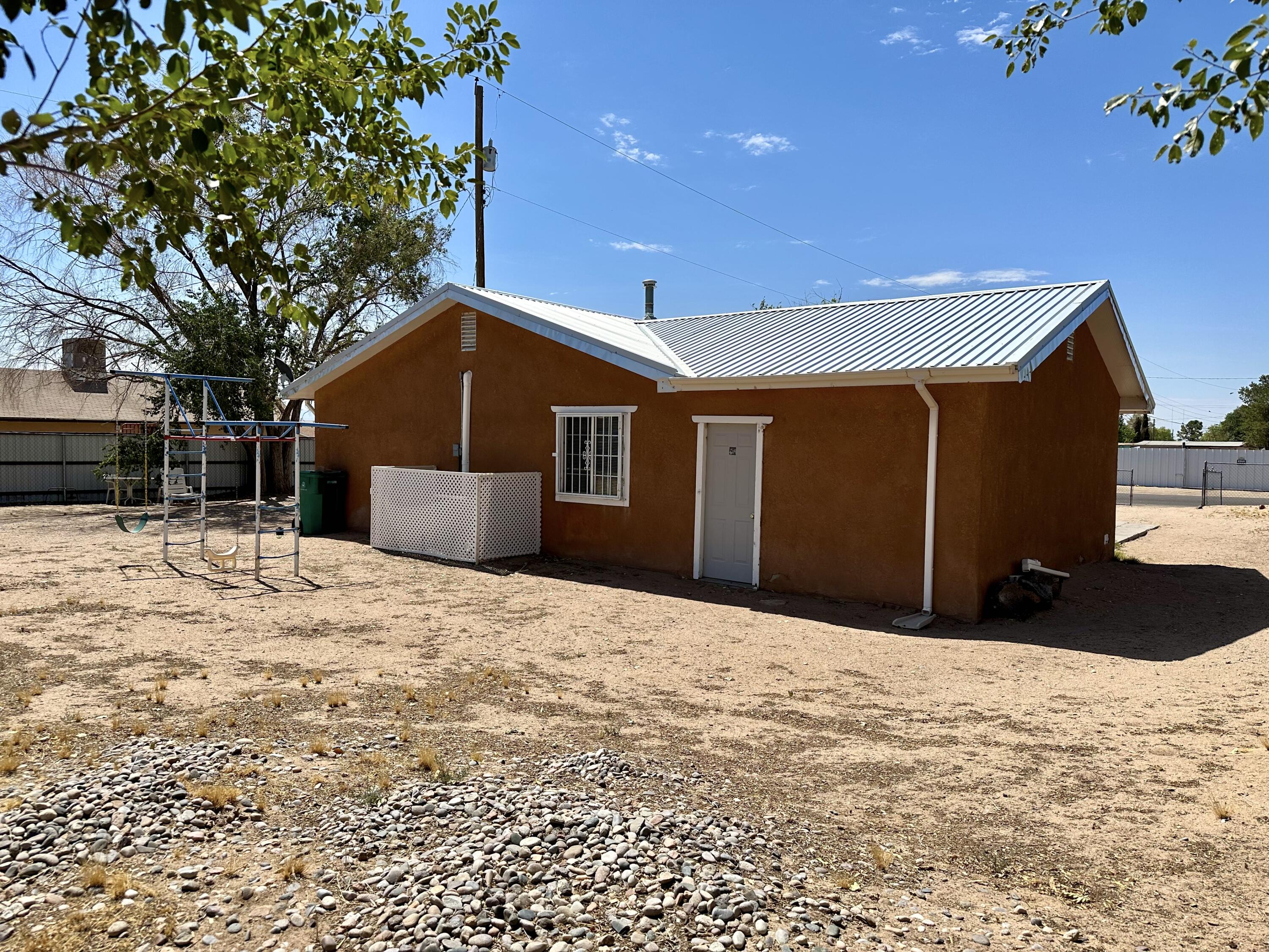 3835 Flora Vista Avenue SW
