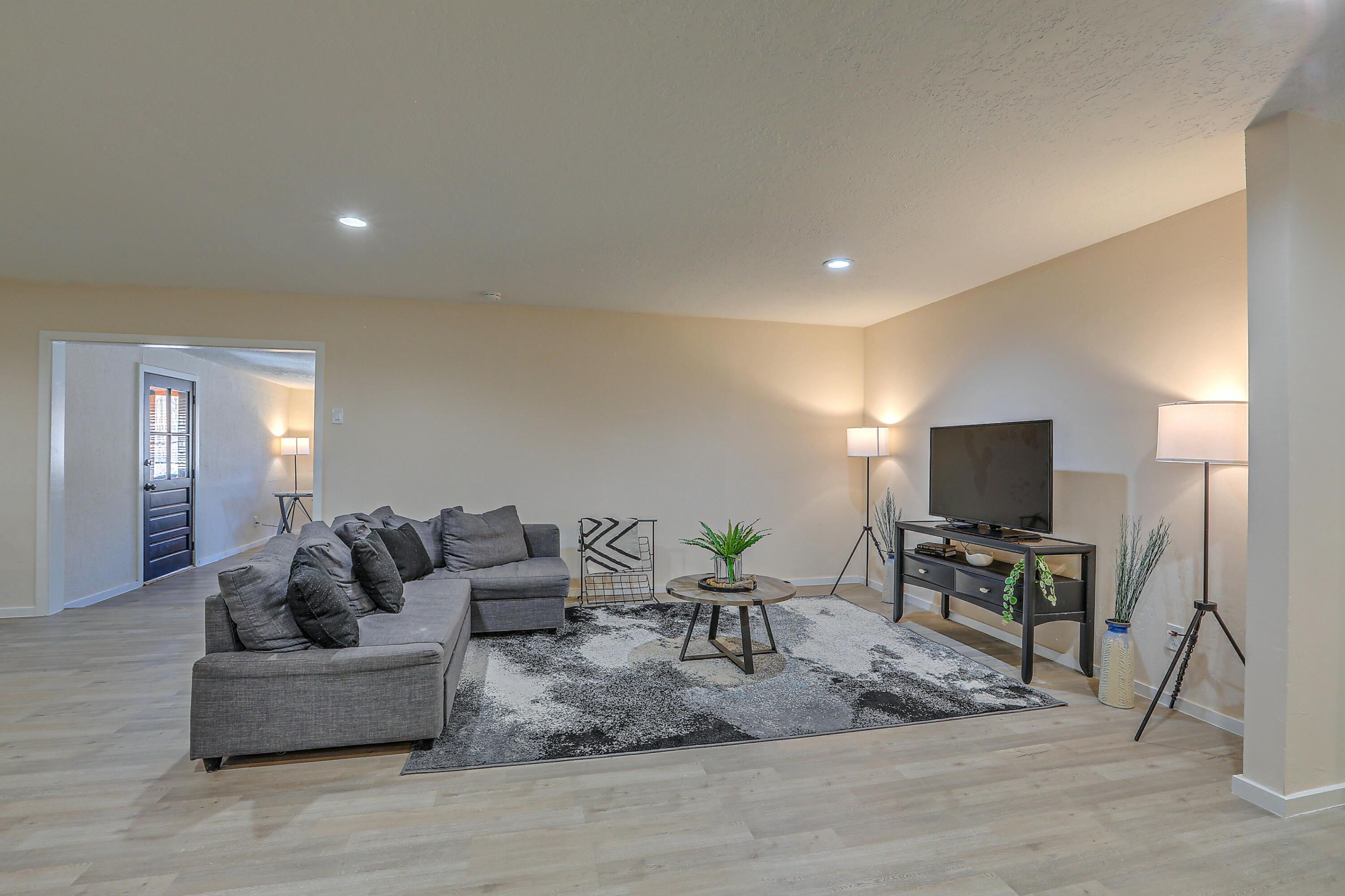 2604 Hiawatha Drive NE