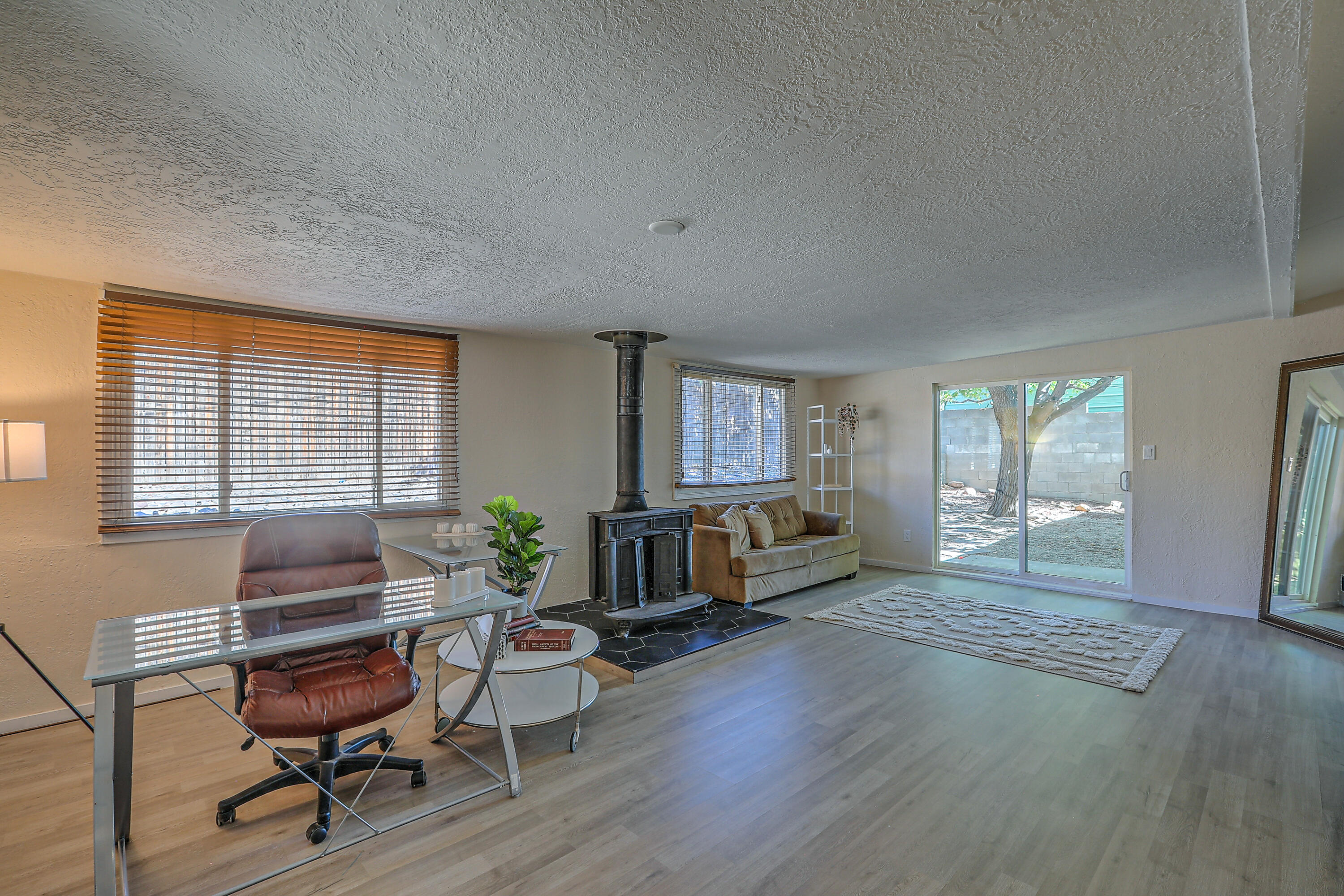 2604 Hiawatha Drive NE