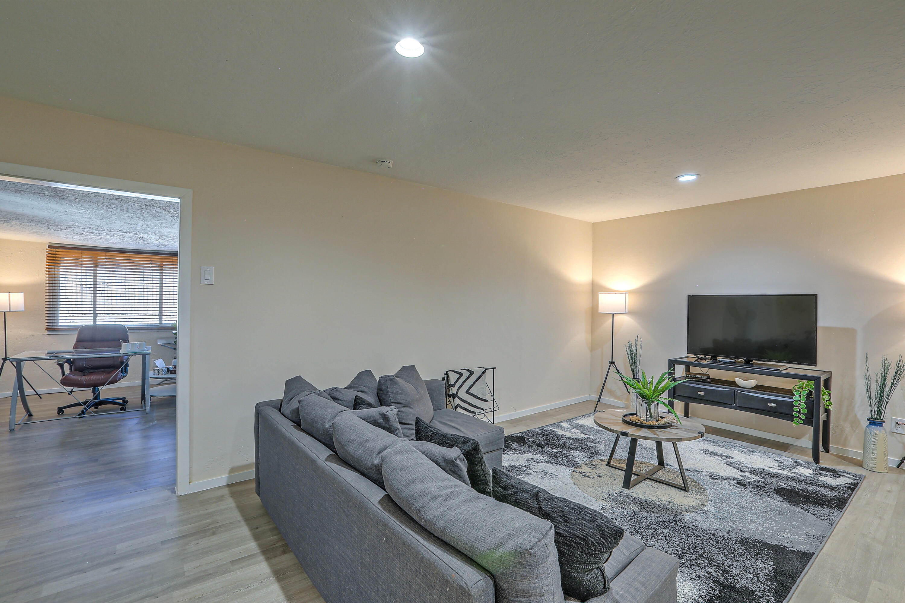 2604 Hiawatha Drive NE